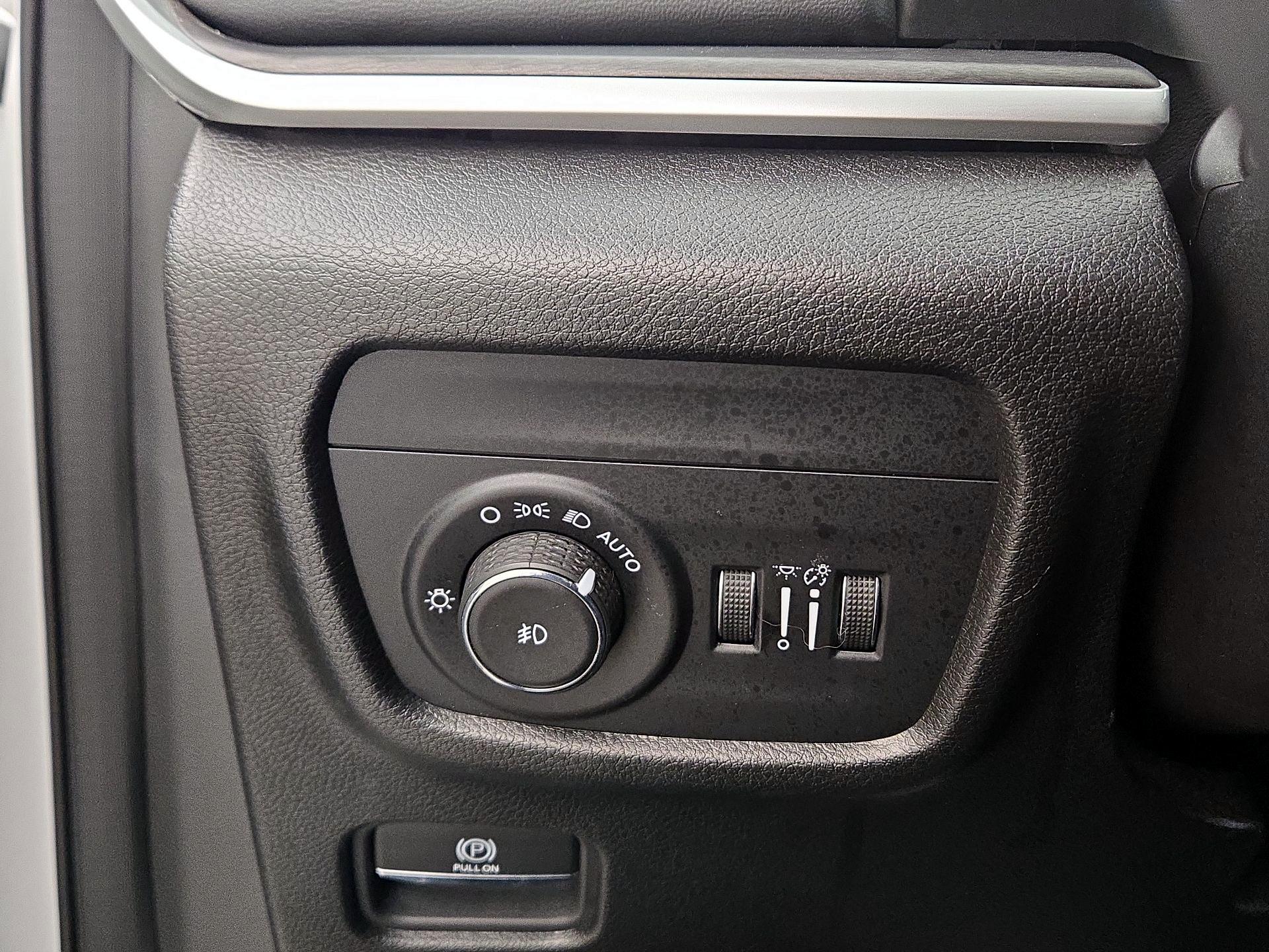 Thumbnail: 2023 Jeep Grand Cherokee - 13