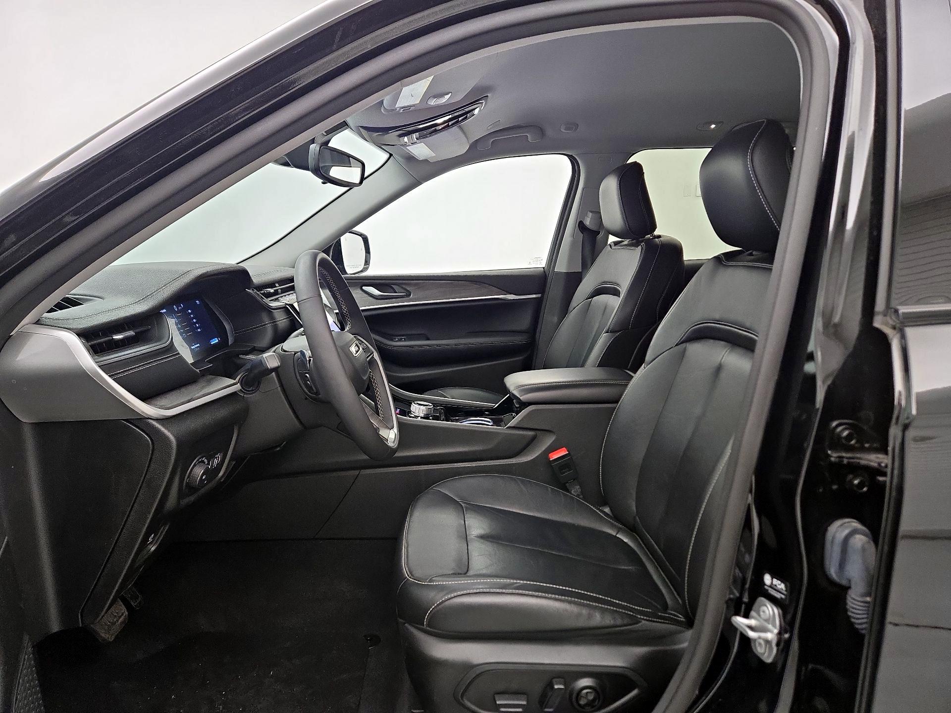 Thumbnail: 2023 Jeep Grand Cherokee - 11