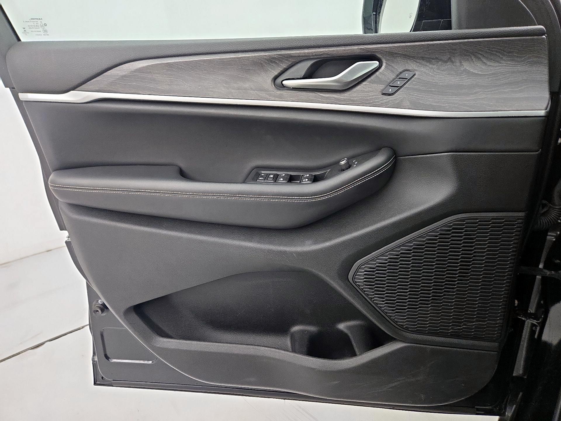 Thumbnail: 2023 Jeep Grand Cherokee - 12