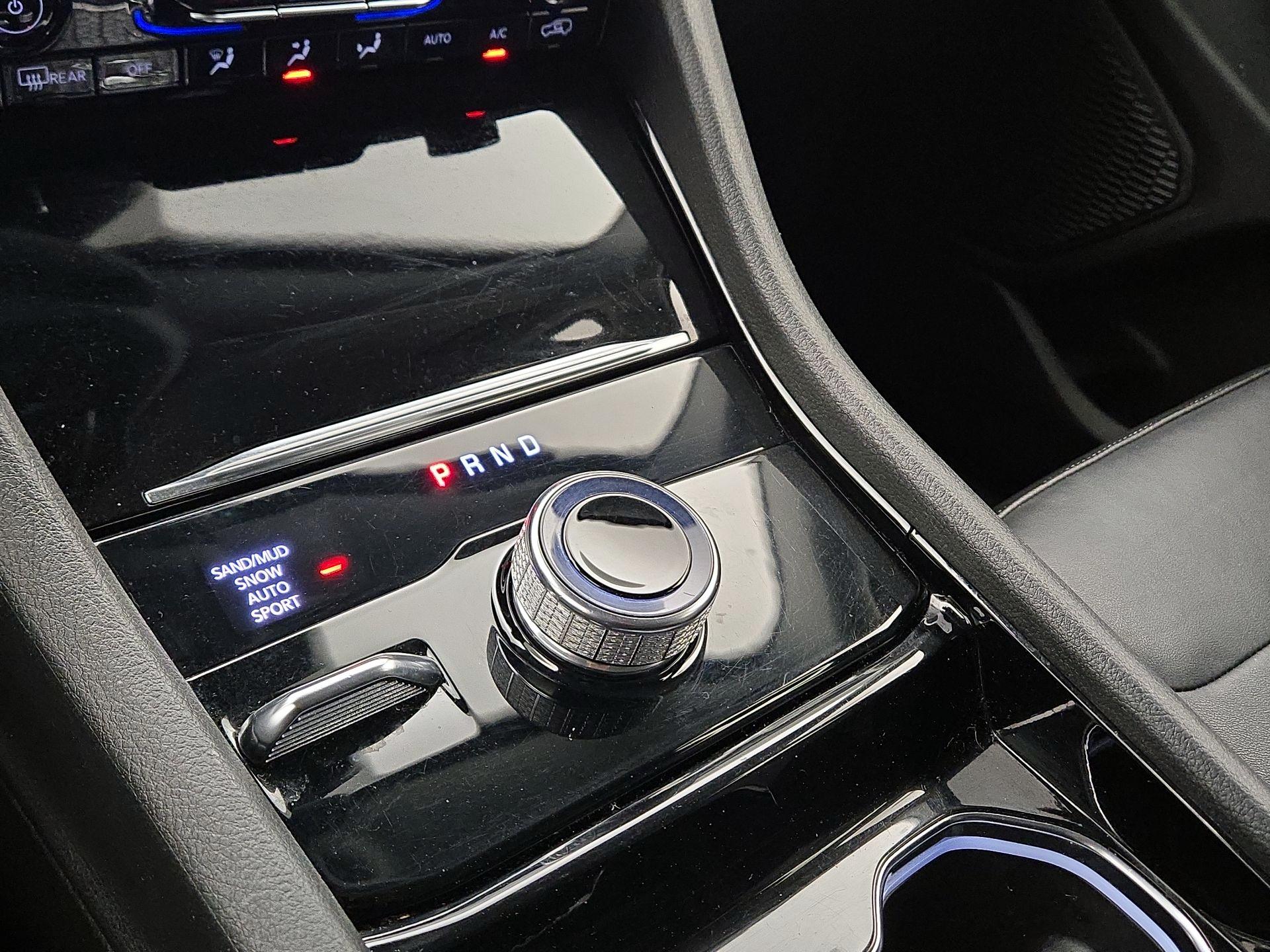 Thumbnail: 2023 Jeep Grand Cherokee - 17