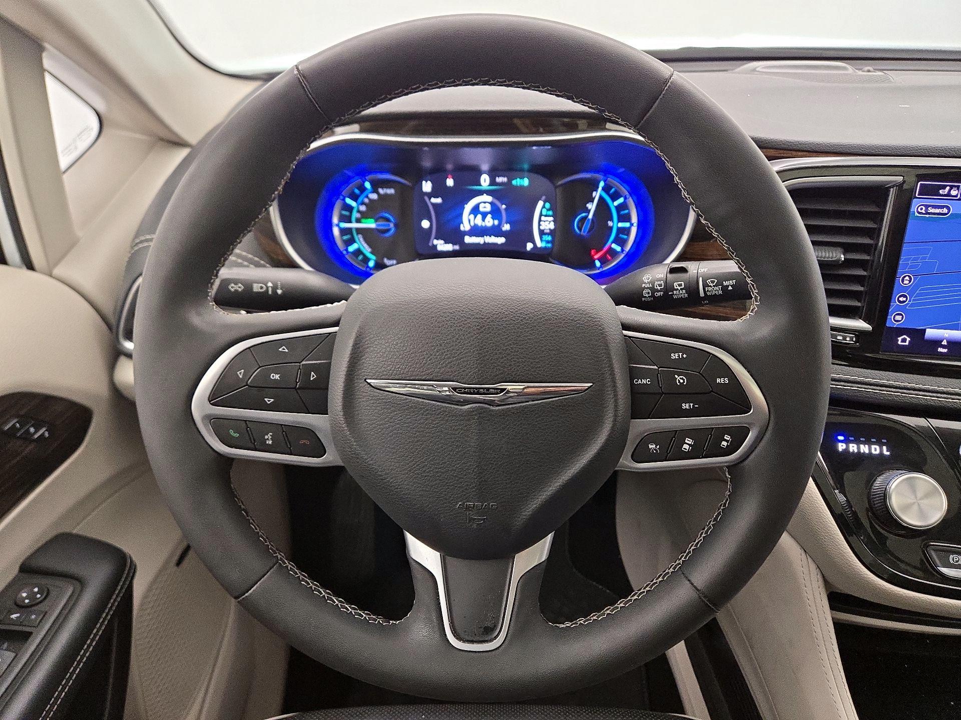 Thumbnail: 2023 Chrysler Pacifica - 10