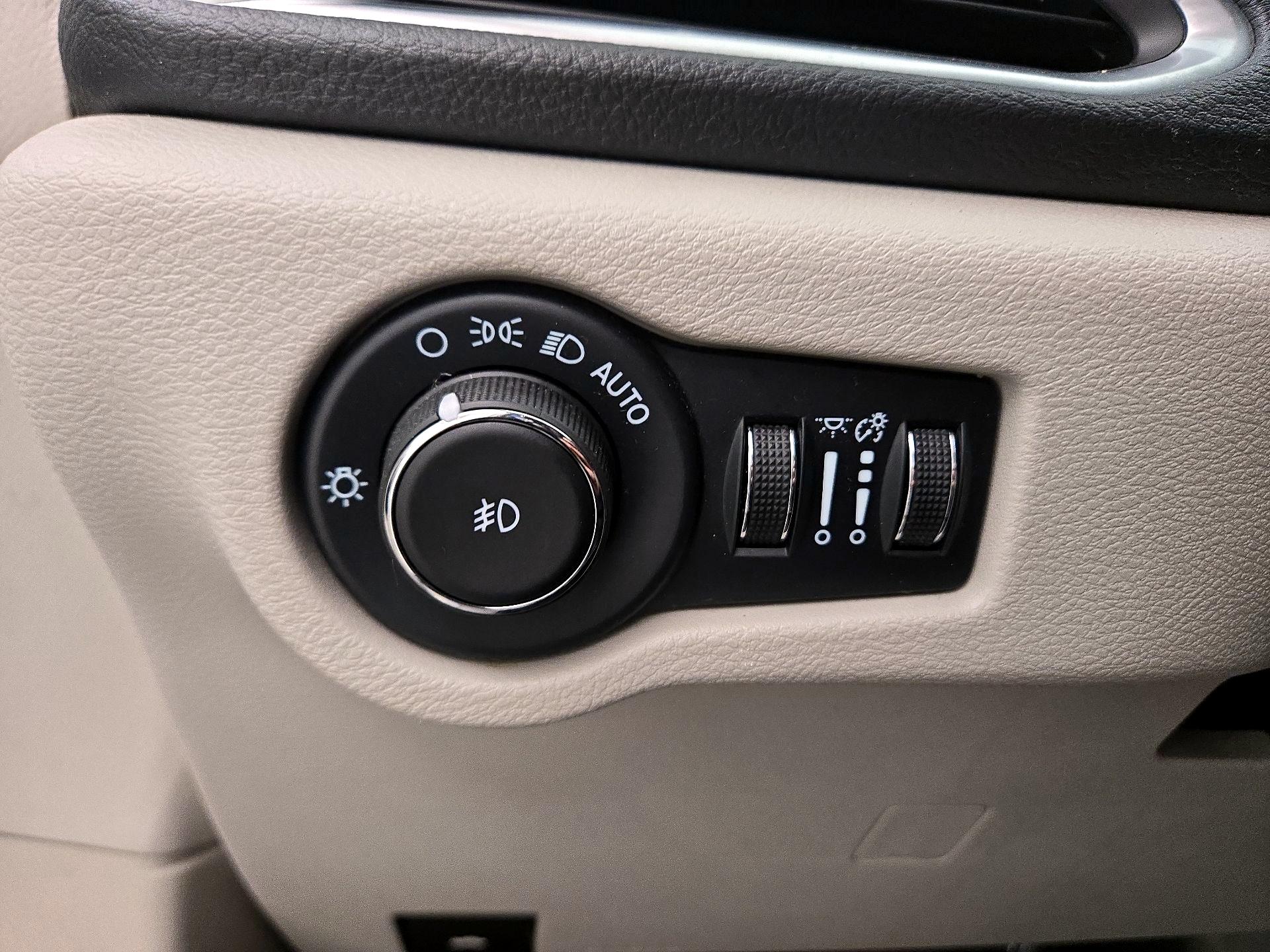 Thumbnail: 2023 Chrysler Pacifica - 13