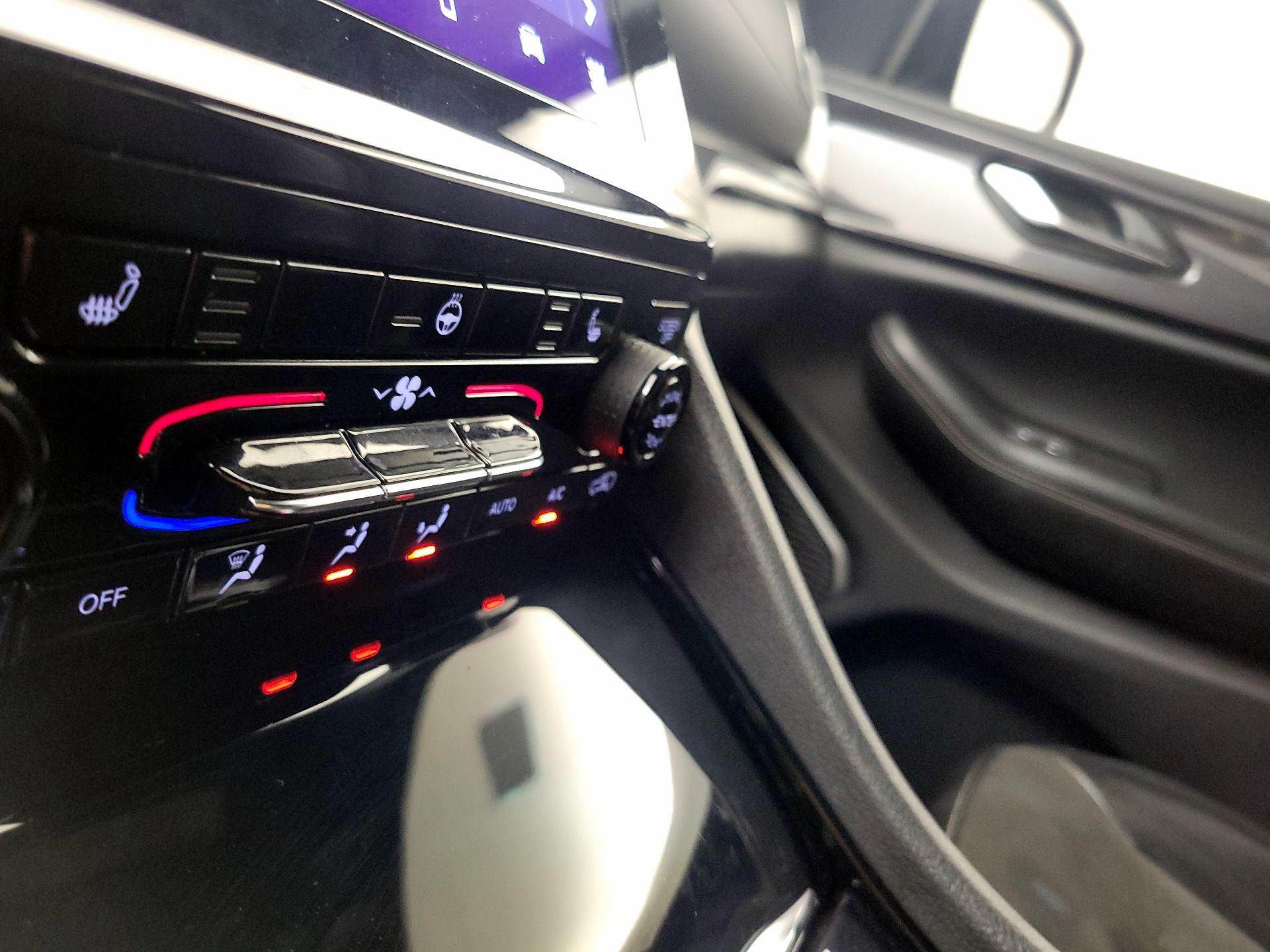 Thumbnail: 2022 Jeep Grand Cherokee - 16