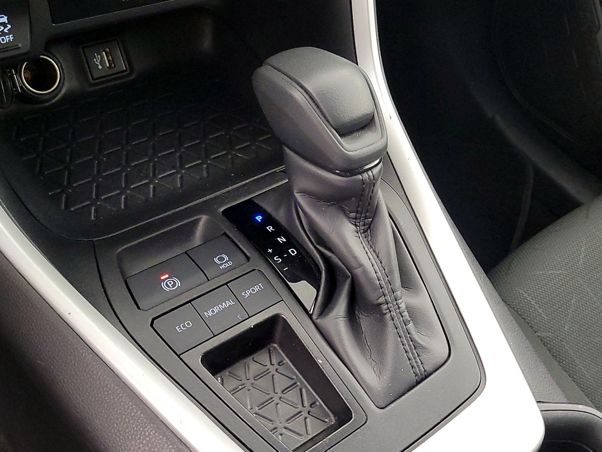 Thumbnail: 2024 Toyota RAV4 - 17