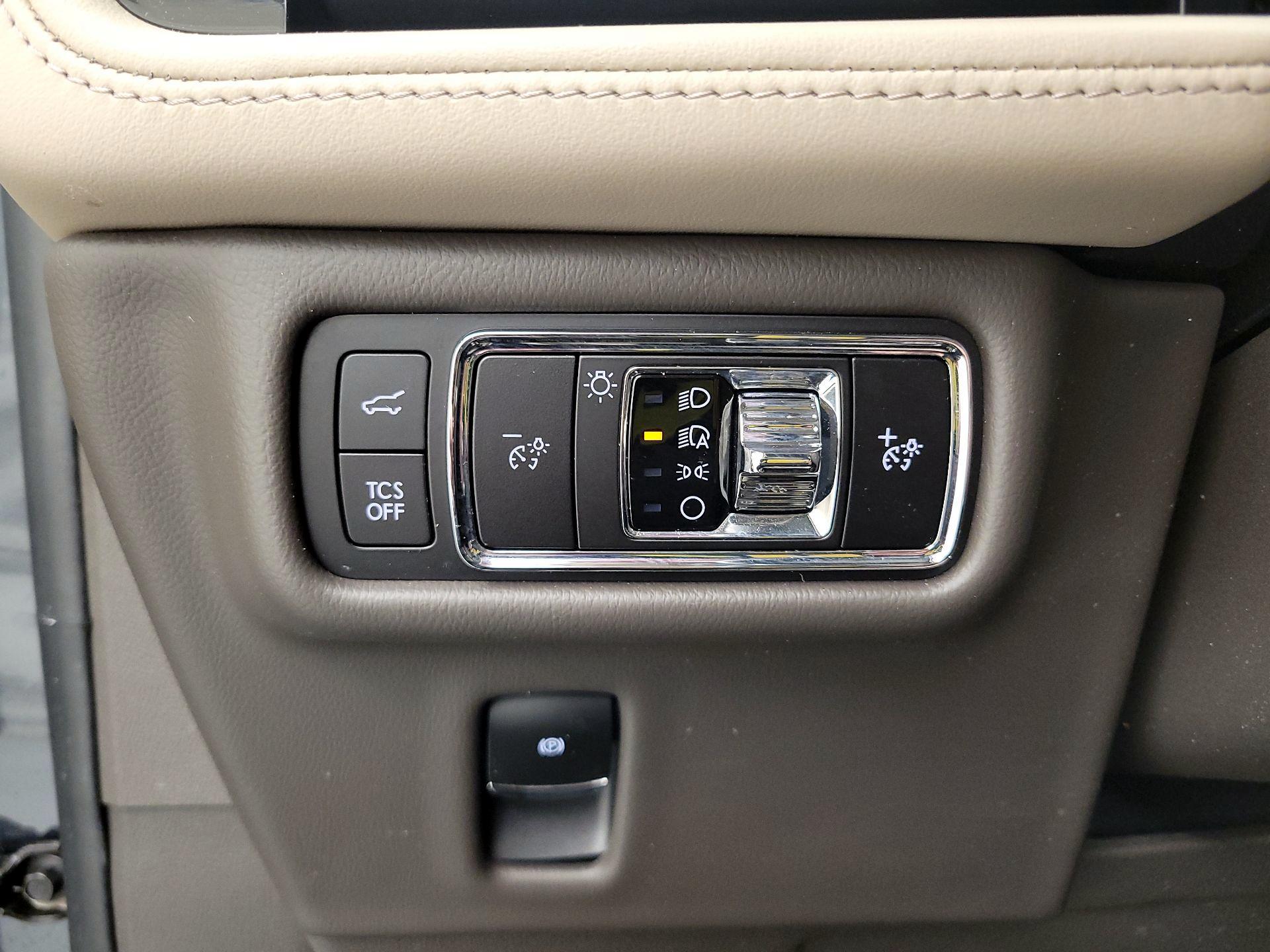 Thumbnail: 2023 Lincoln Nautilus - 13