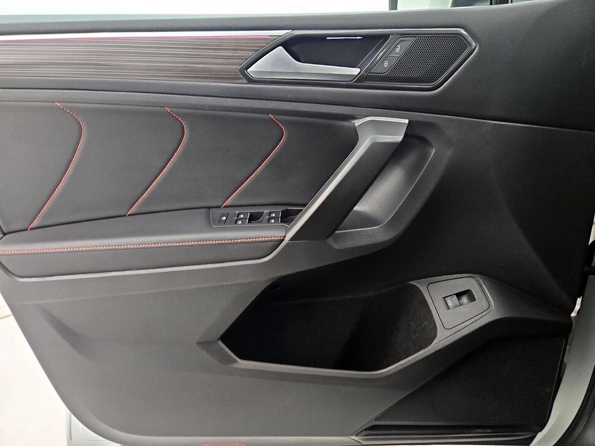 Thumbnail: 2024 Volkswagen Tiguan - 12