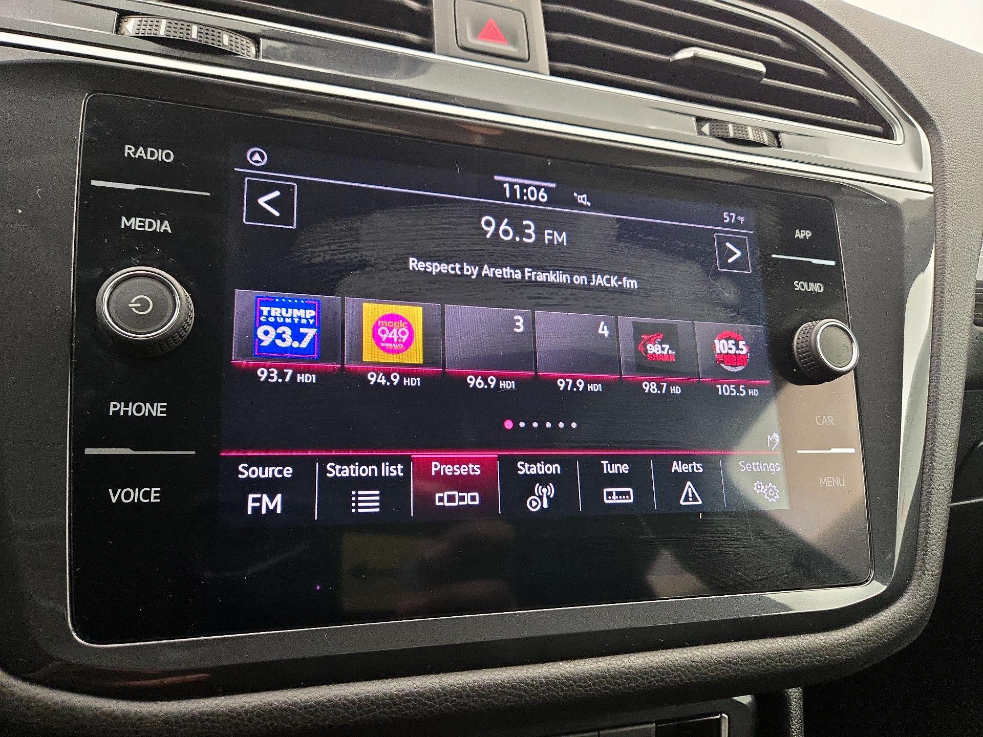 Thumbnail: 2024 Volkswagen Tiguan - 15