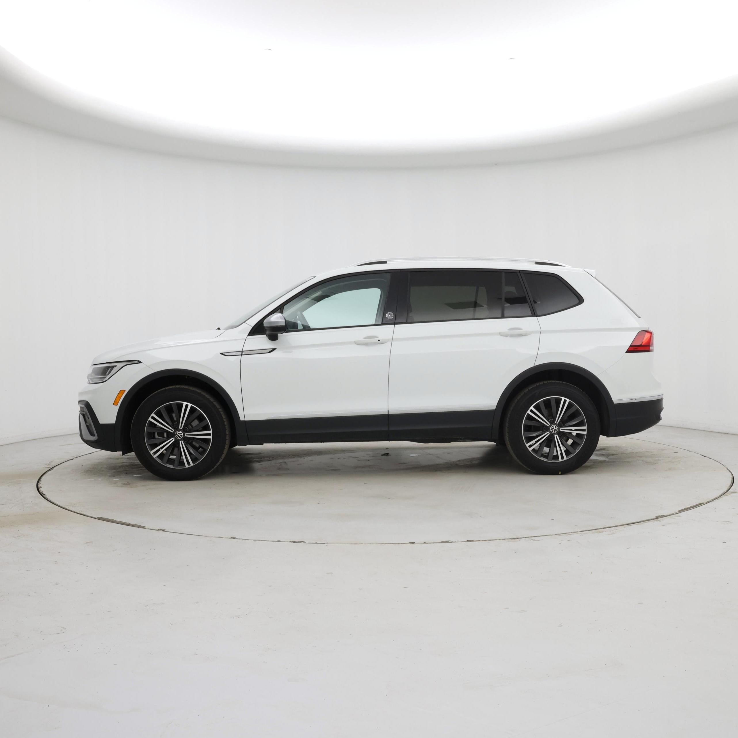 Thumbnail: 2024 Volkswagen Tiguan - 3