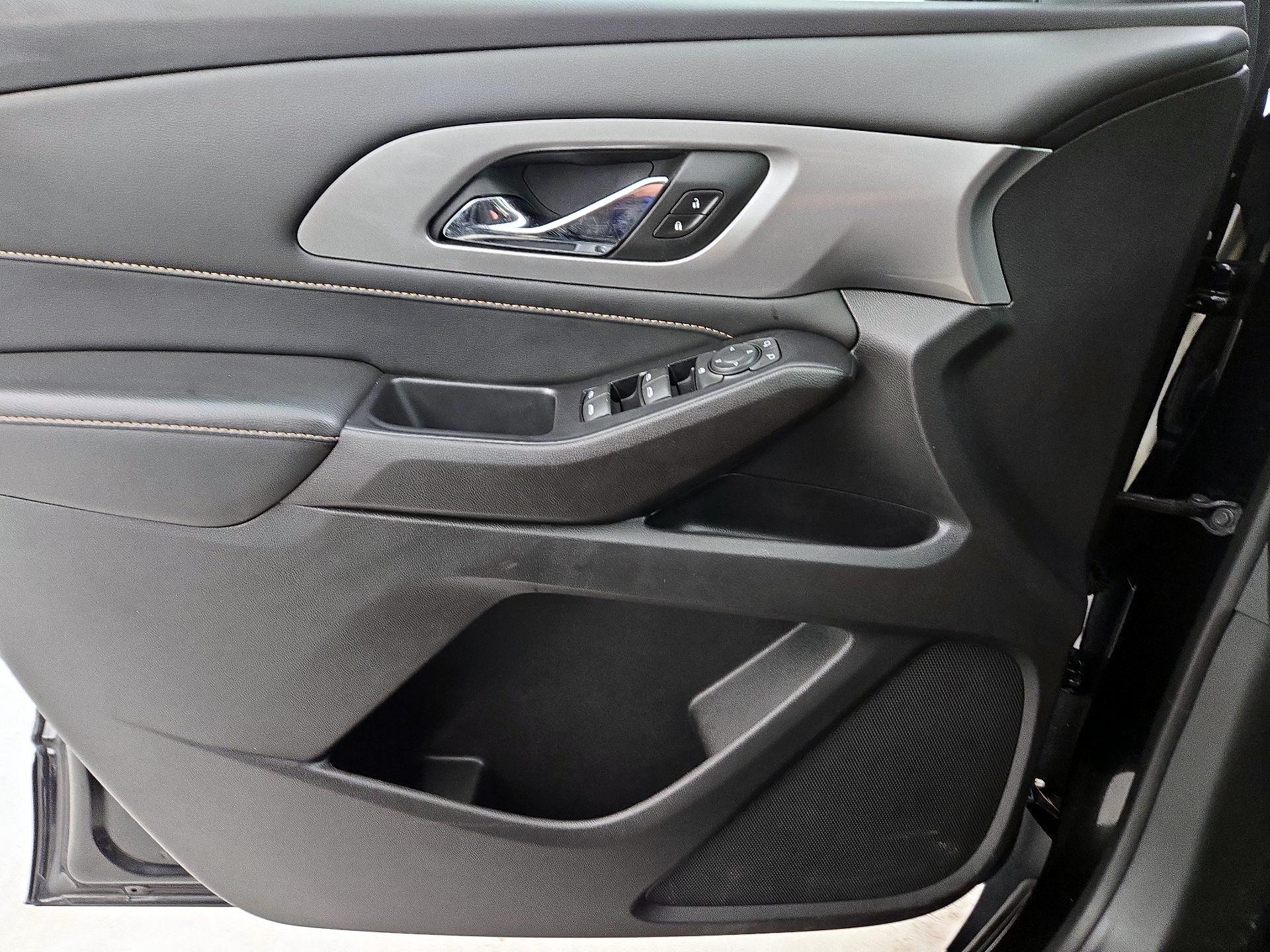Thumbnail: 2021 Chevrolet Traverse - 12
