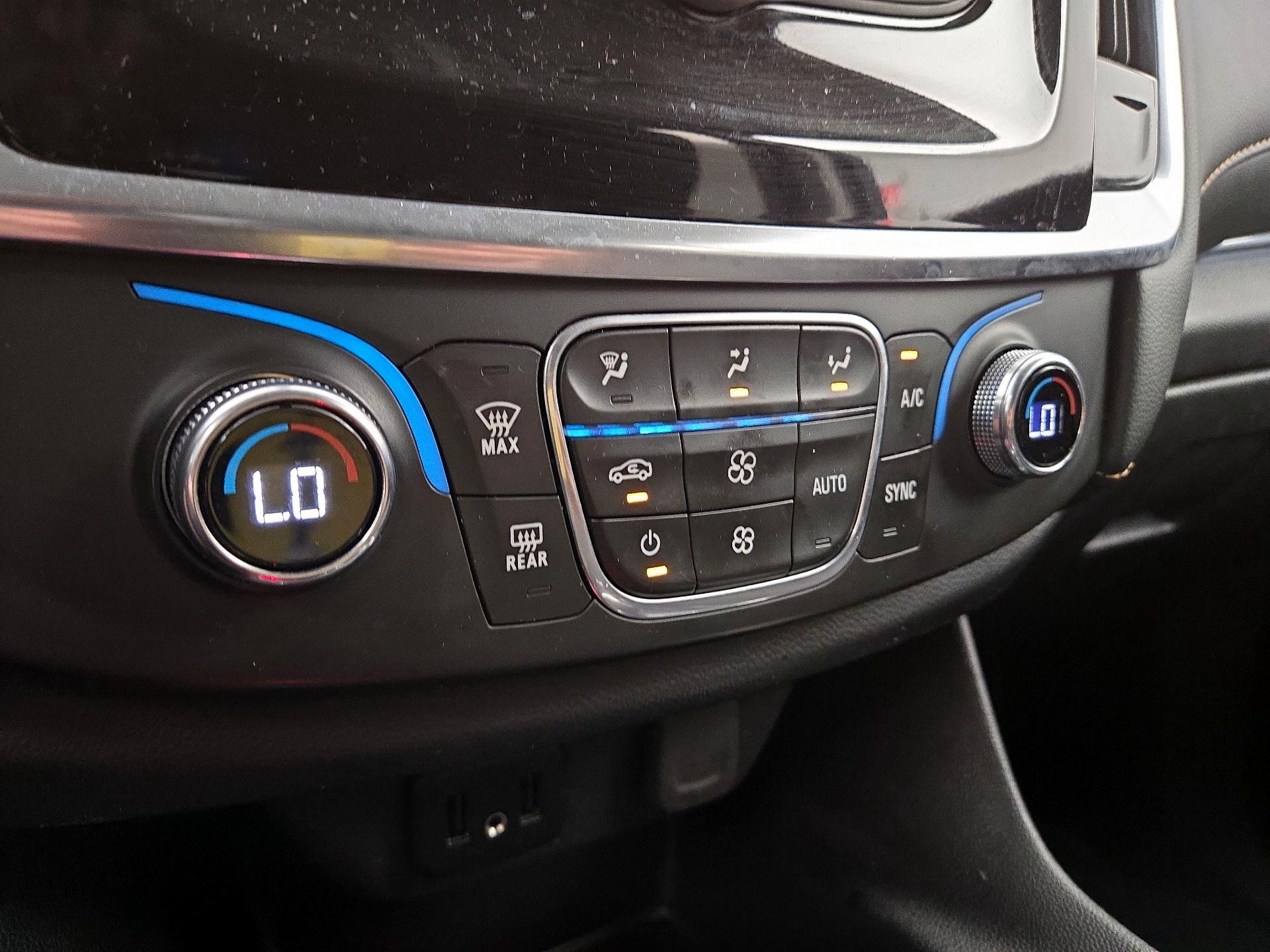 Thumbnail: 2021 Chevrolet Traverse - 16