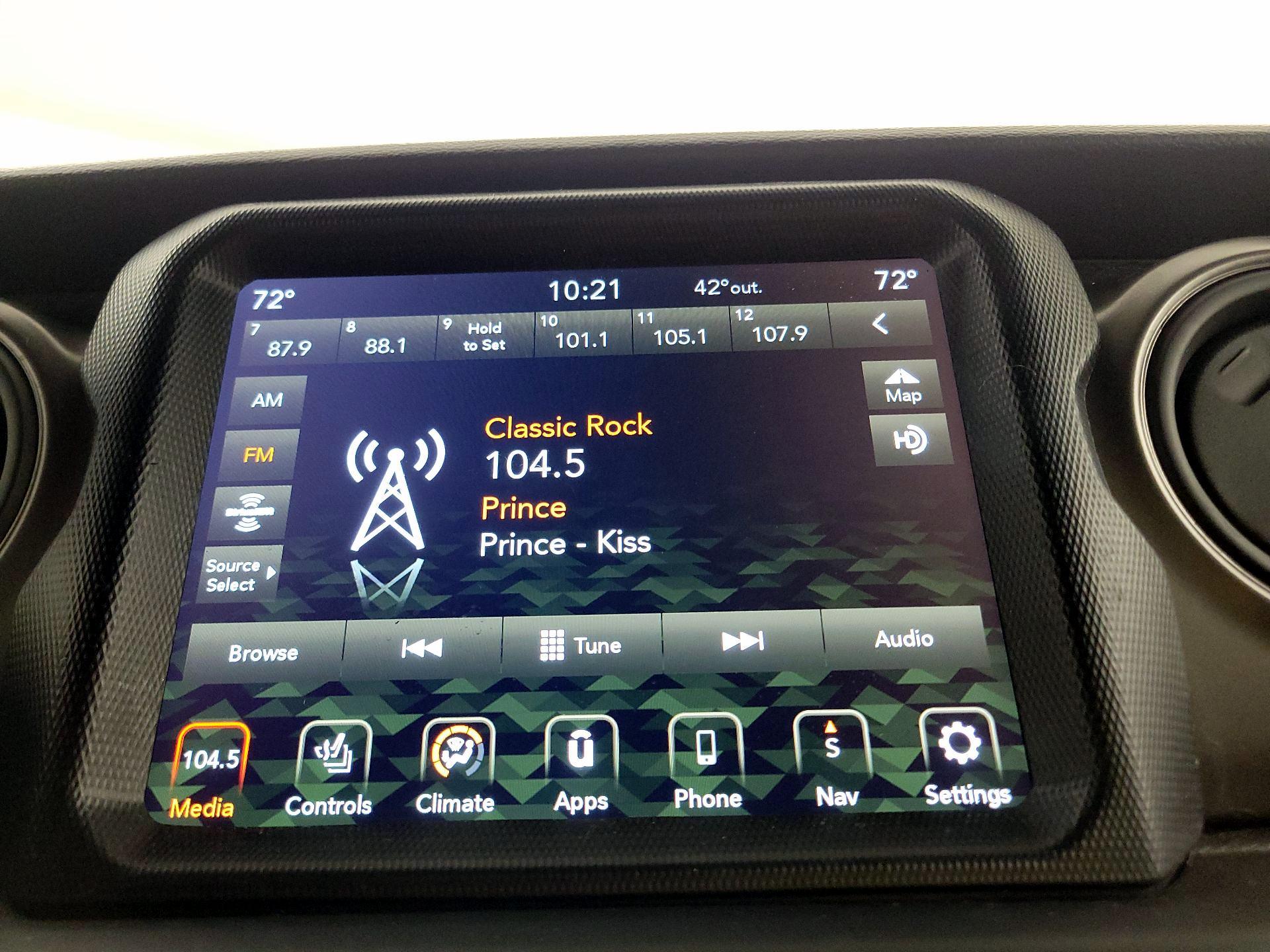 Thumbnail: 2022 Jeep Wrangler - 16