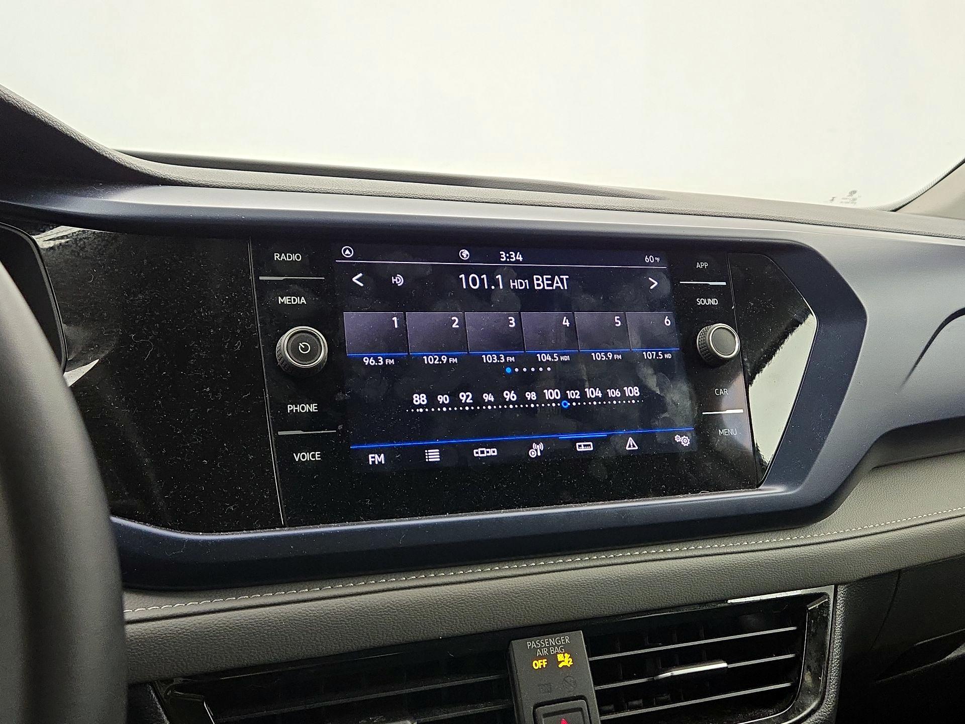 Thumbnail: 2024 Volkswagen Taos - 15