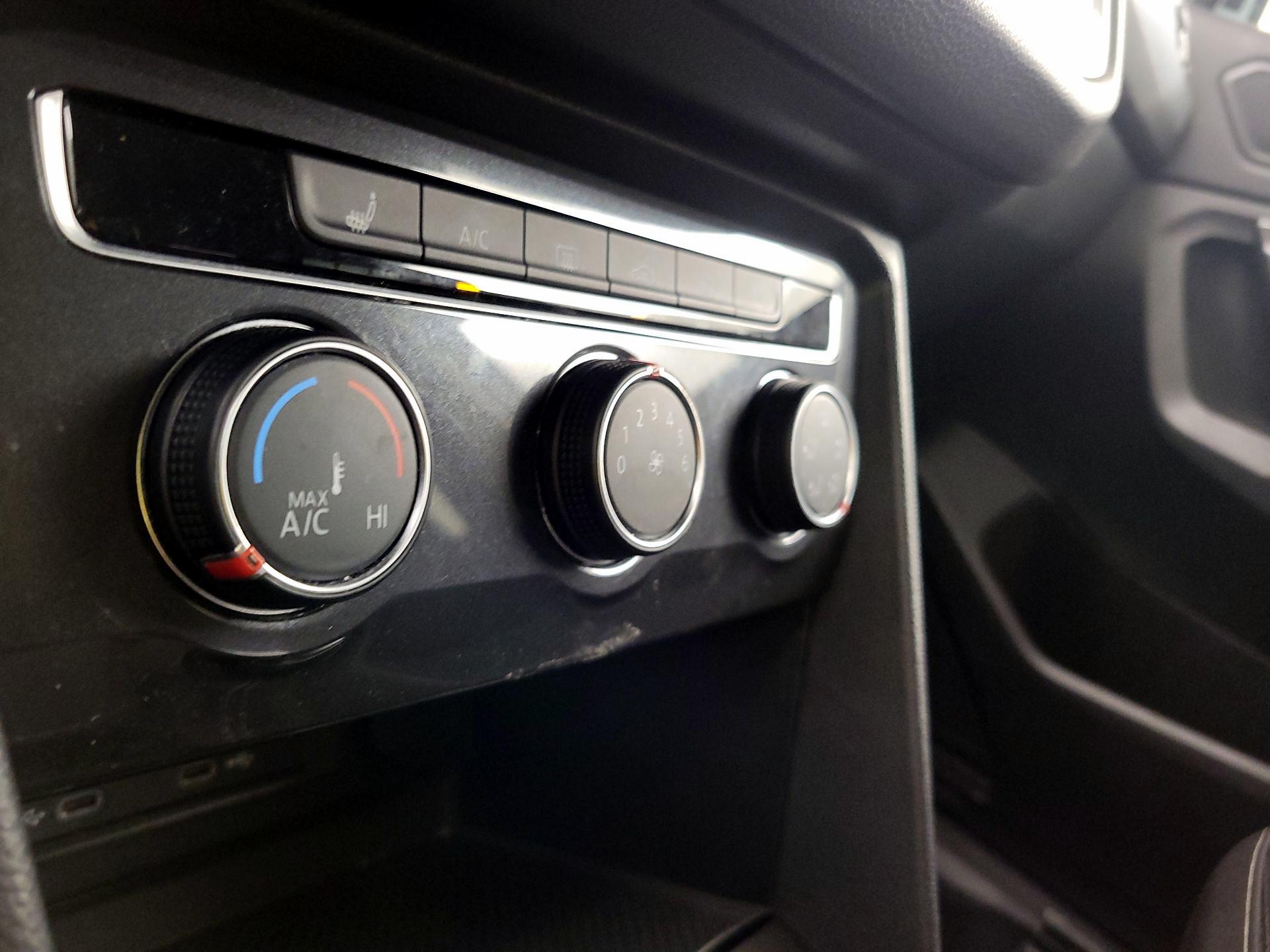 Thumbnail: 2024 Volkswagen Tiguan - 16