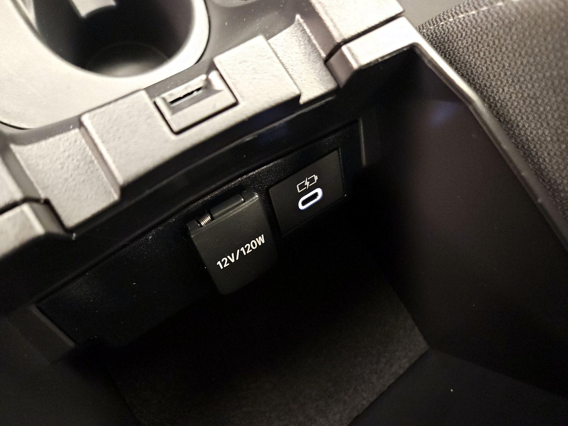 Thumbnail: 2025 Toyota Corolla - 18