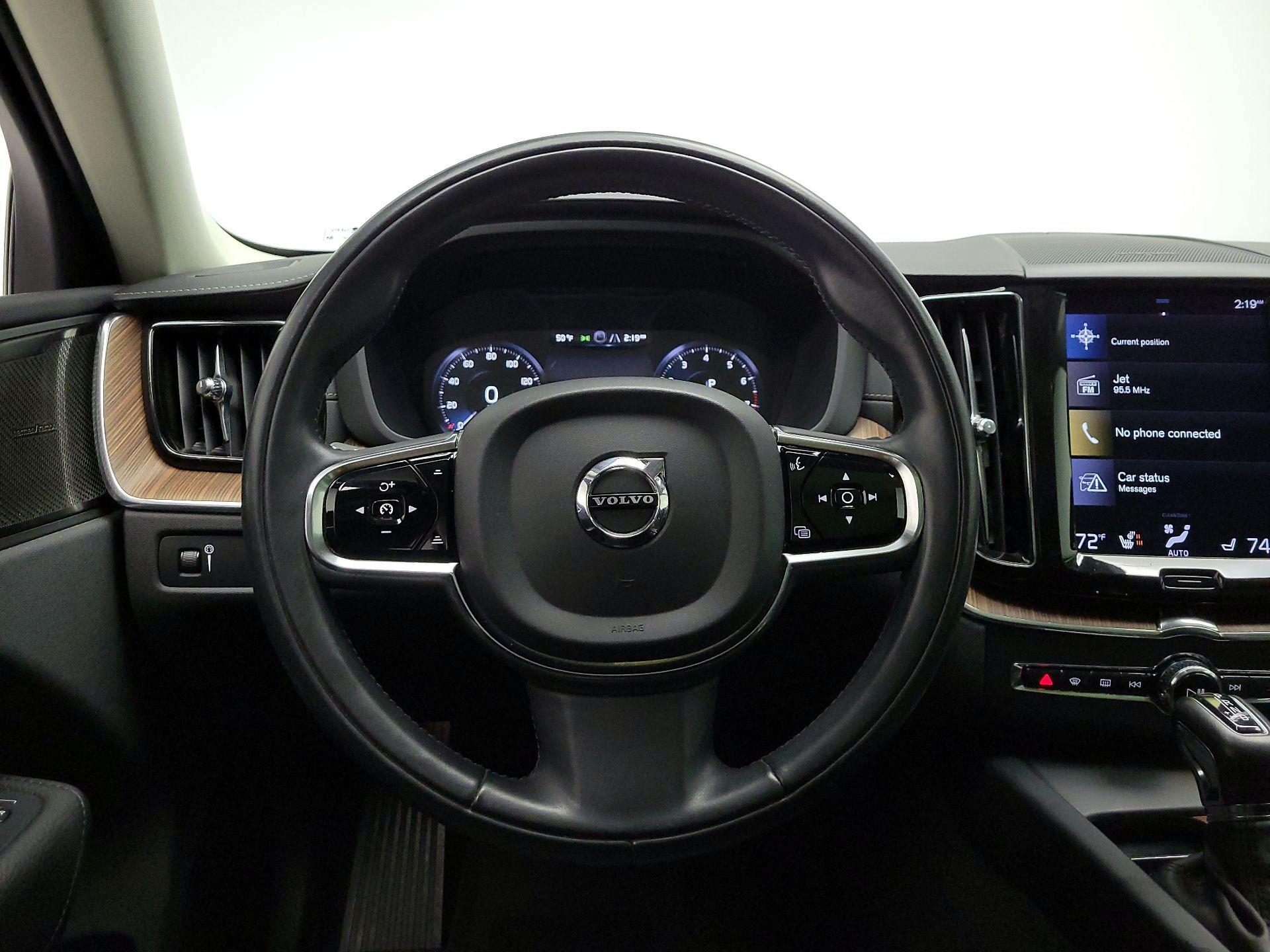 Thumbnail: 2019 Volvo XC60 - 10