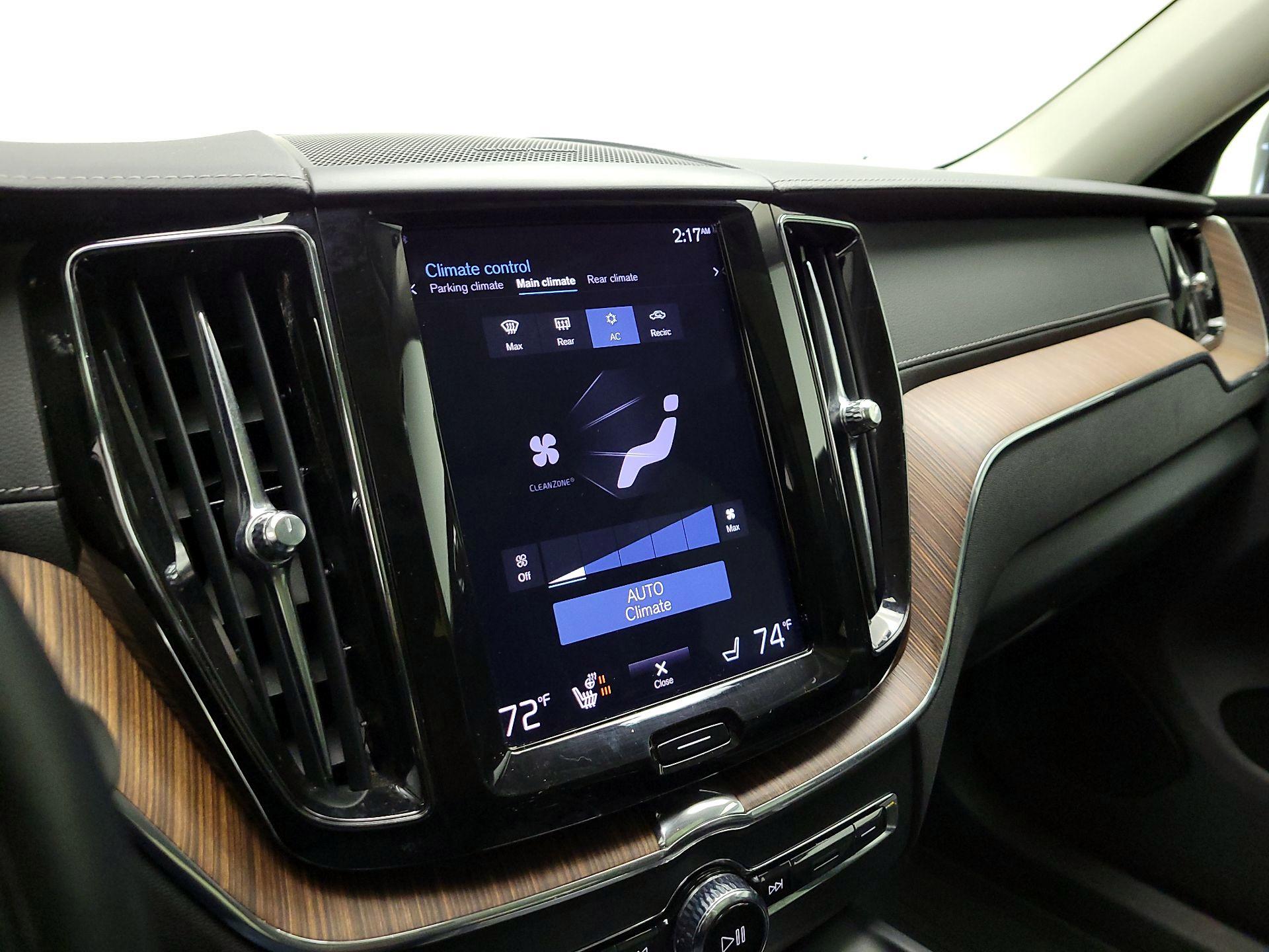 Thumbnail: 2019 Volvo XC60 - 16