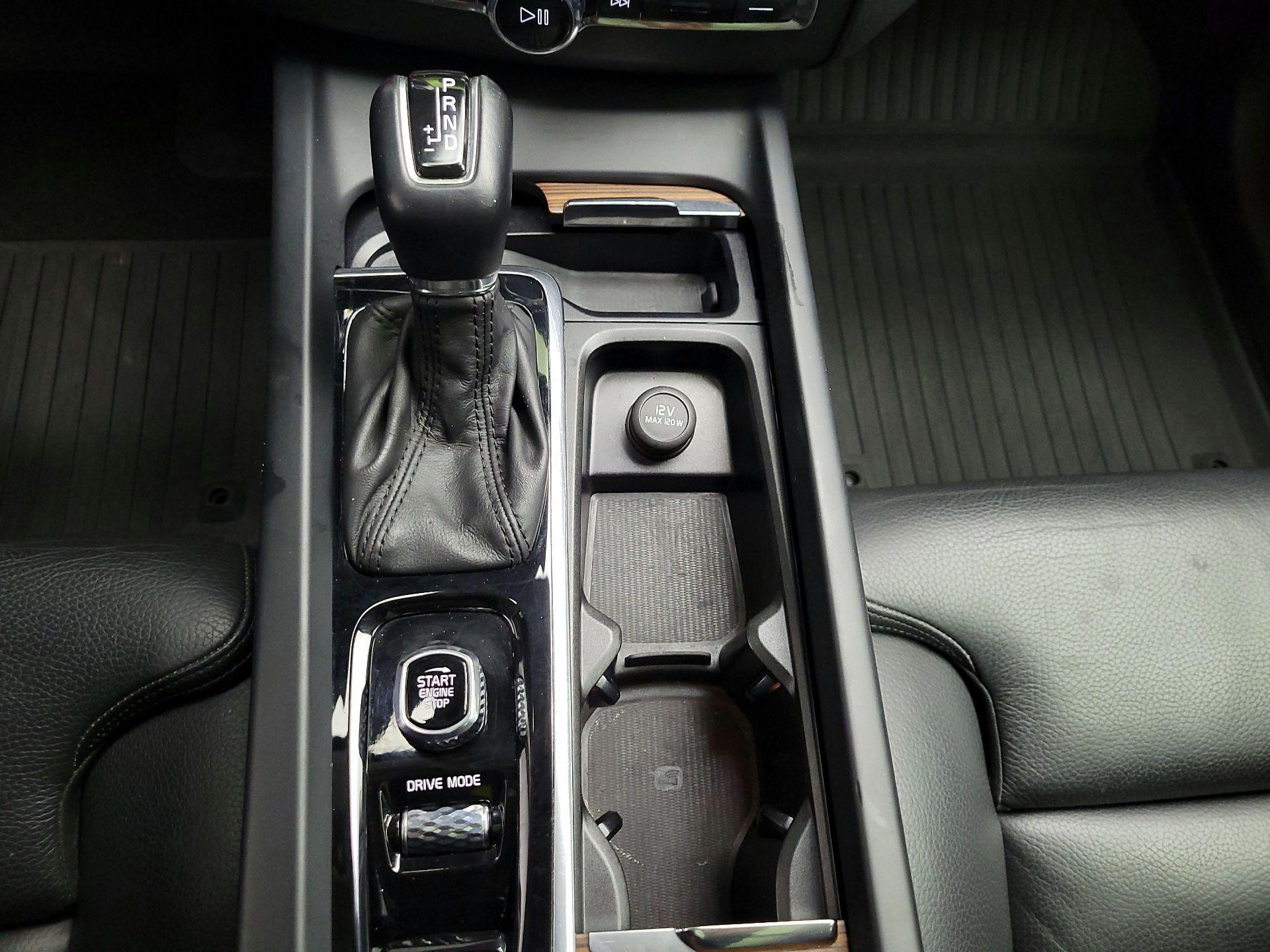 Thumbnail: 2019 Volvo XC60 - 17