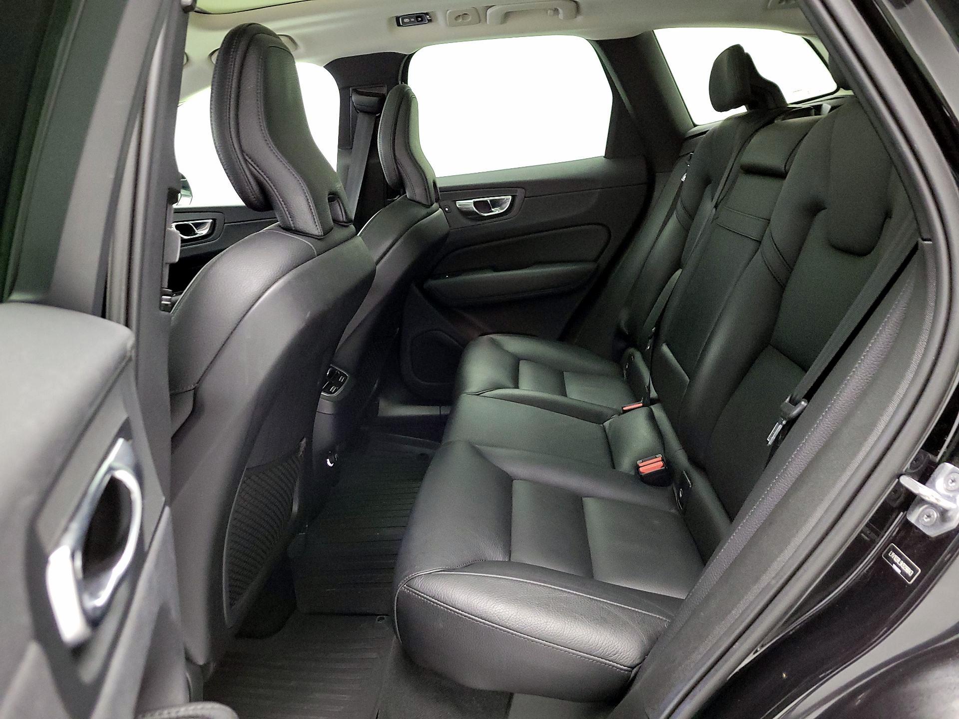 Thumbnail: 2019 Volvo XC60 - 19