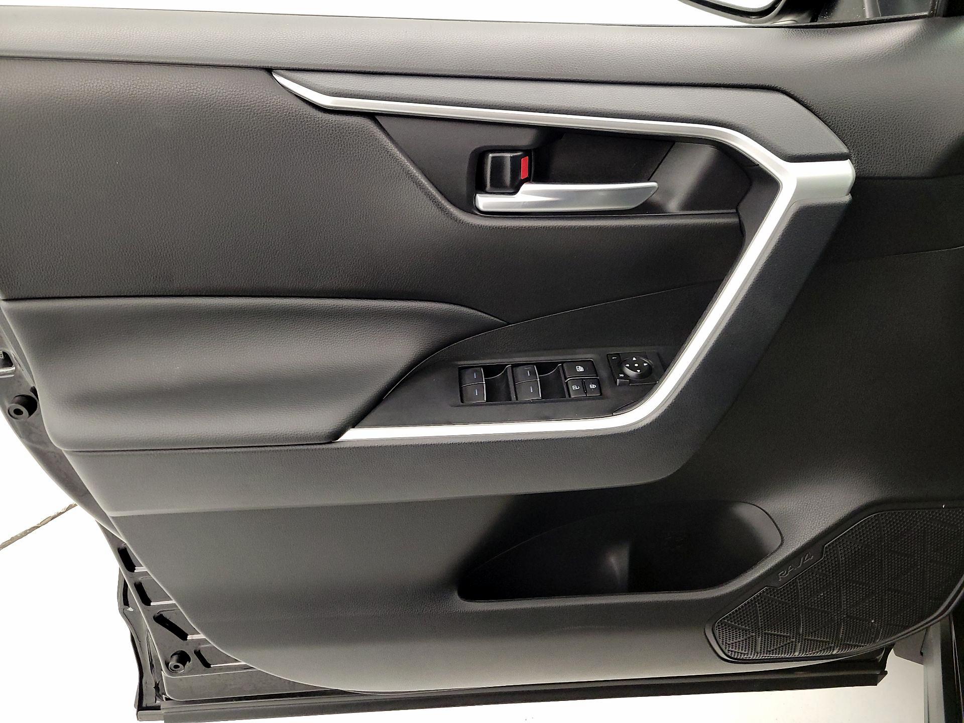 Thumbnail: 2025 Toyota RAV4 - 12