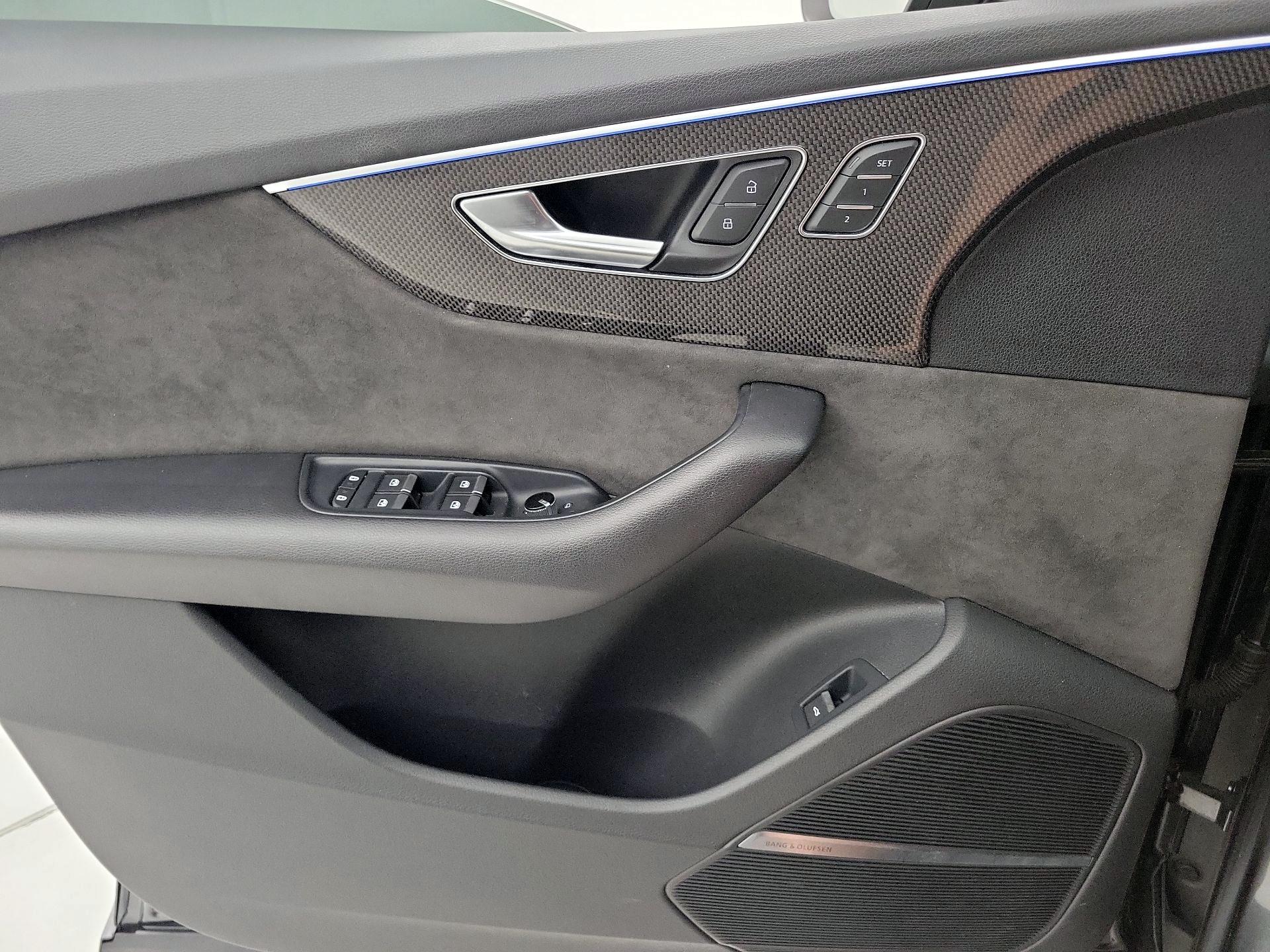 Thumbnail: 2020 Audi SQ8 - 12