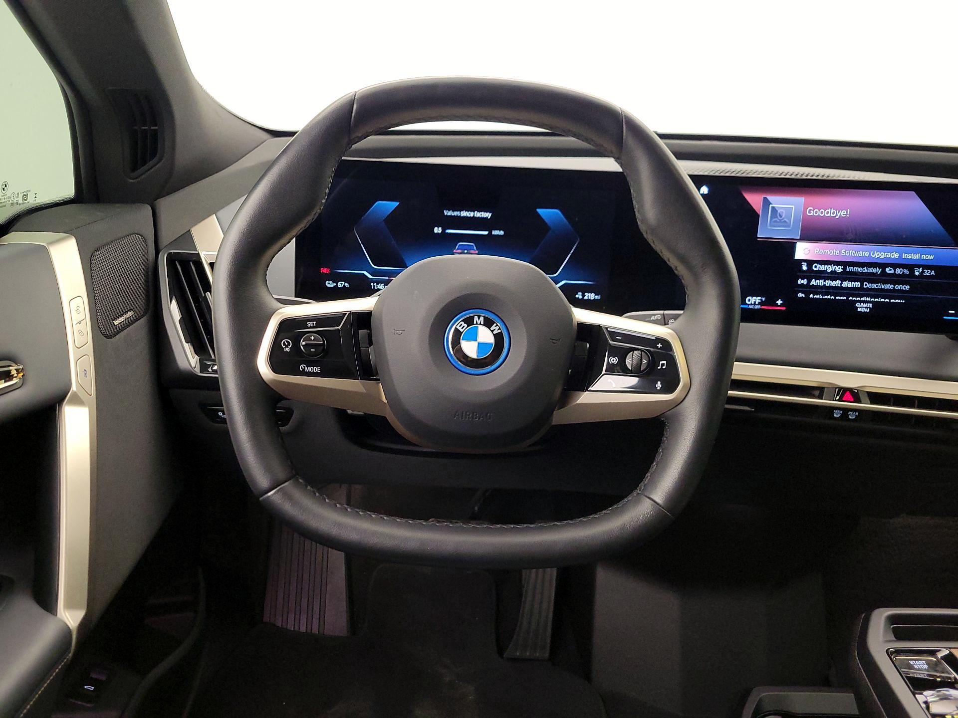 Thumbnail: 2022 BMW iX - 10