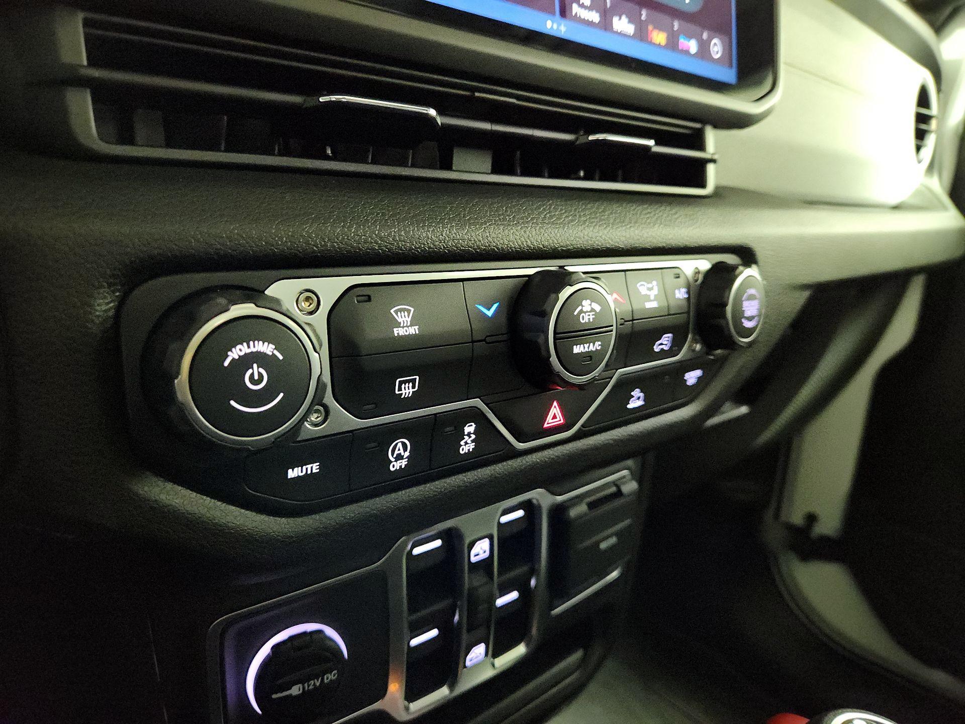 Thumbnail: 2025 Jeep Gladiator - 15