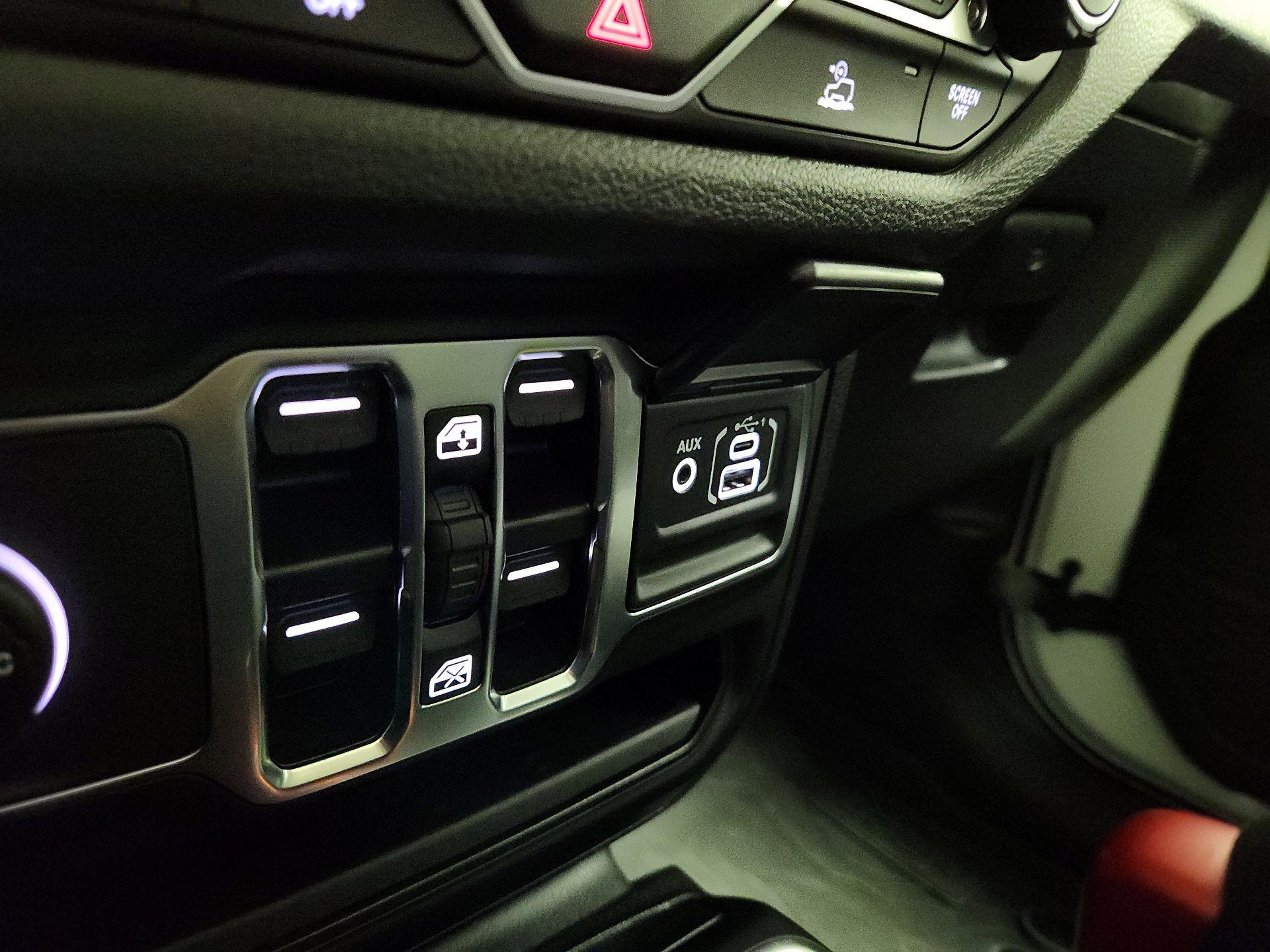 Thumbnail: 2025 Jeep Gladiator - 17