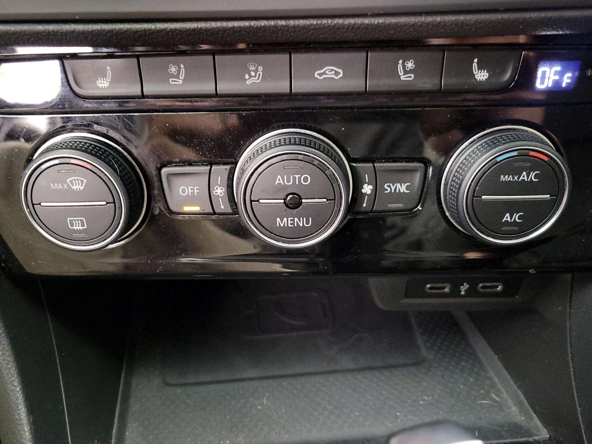 Thumbnail: 2021 Volkswagen Jetta - 16