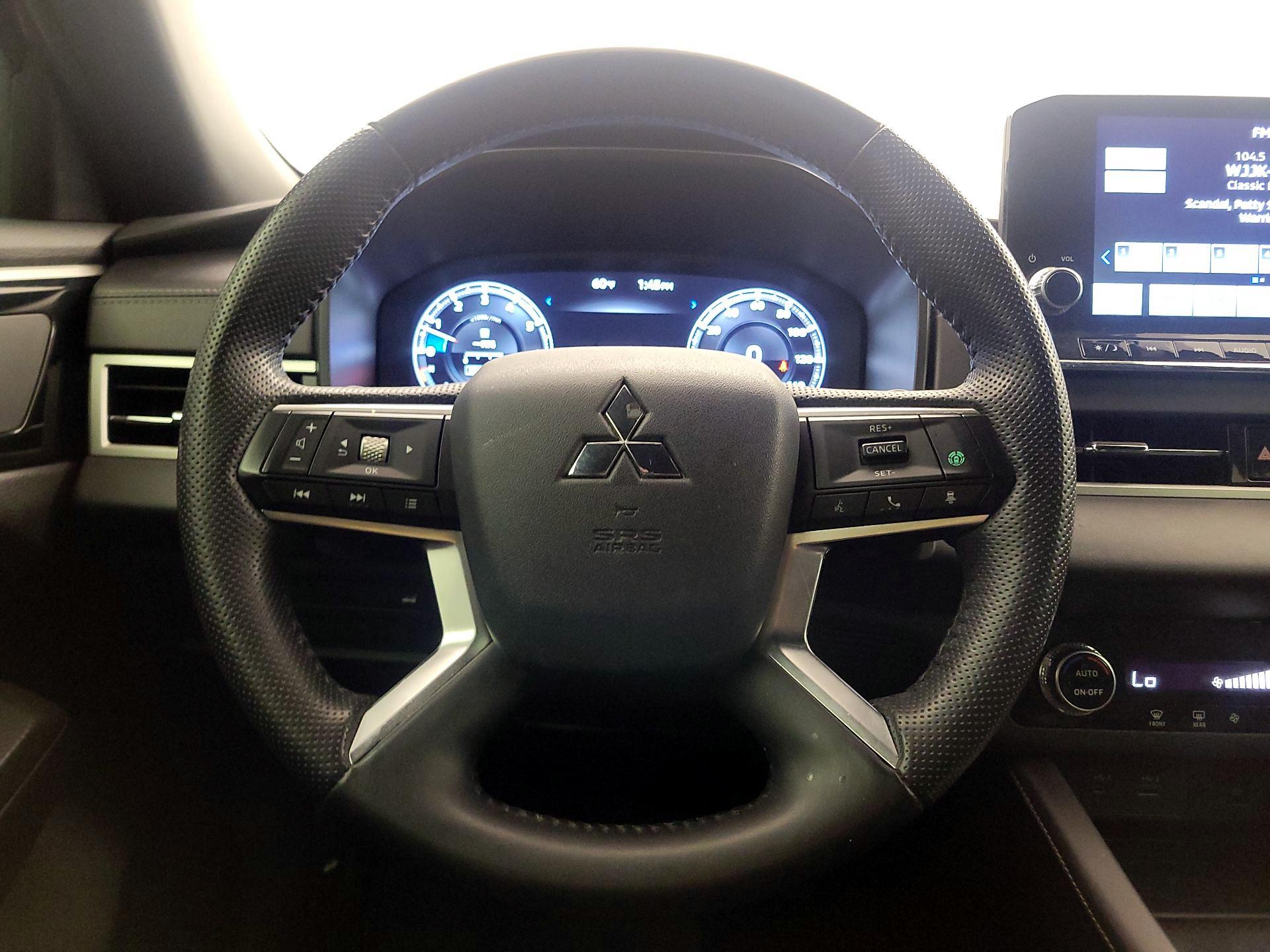 Thumbnail: 2024 Mitsubishi Outlander - 10