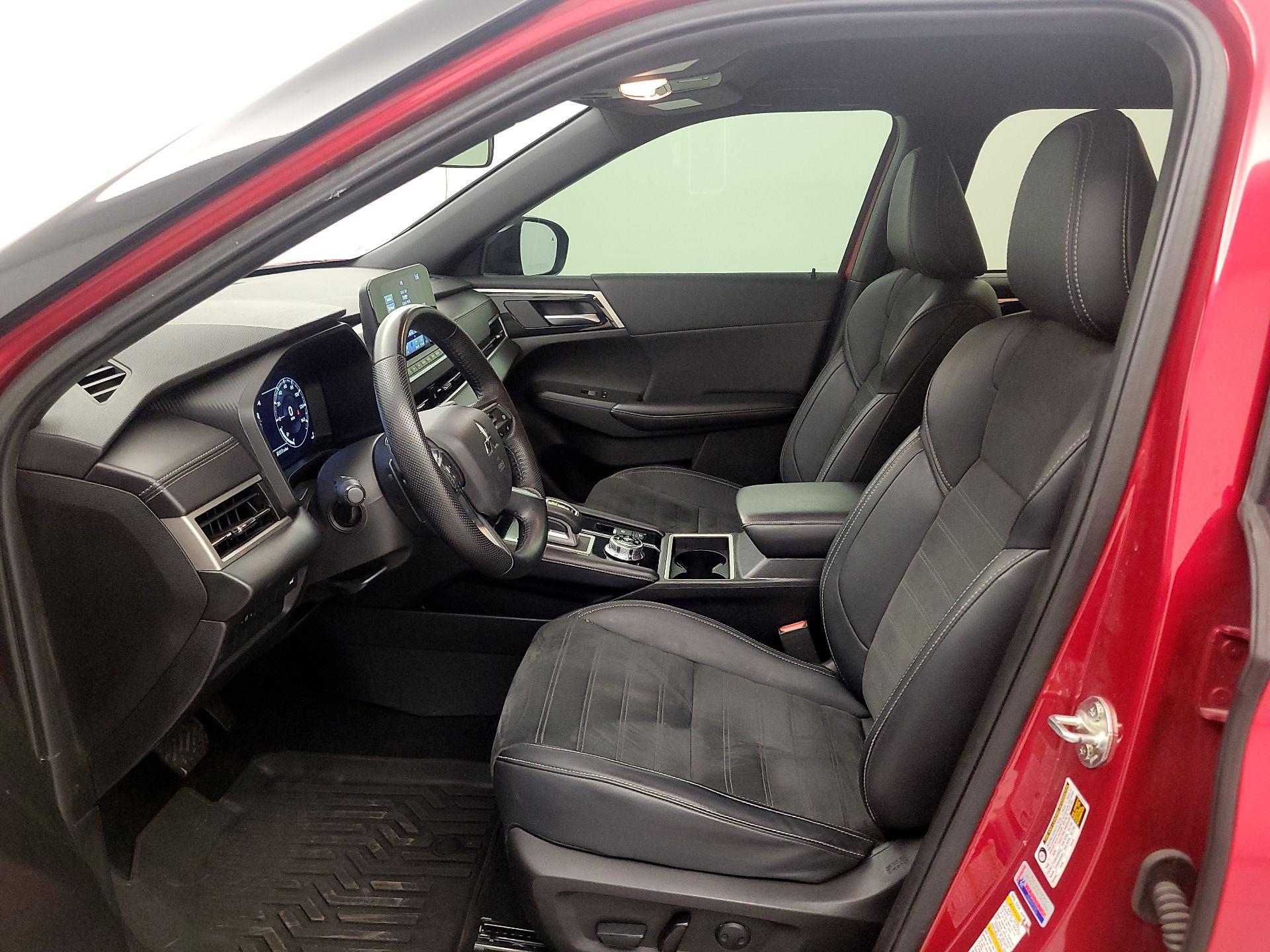 Thumbnail: 2024 Mitsubishi Outlander - 11