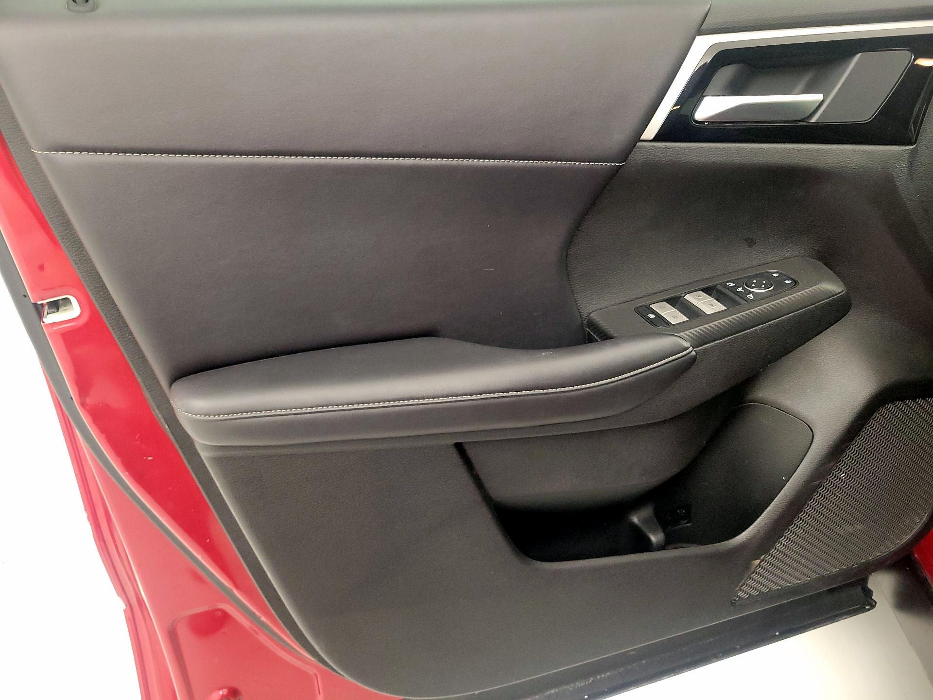 Thumbnail: 2024 Mitsubishi Outlander - 12