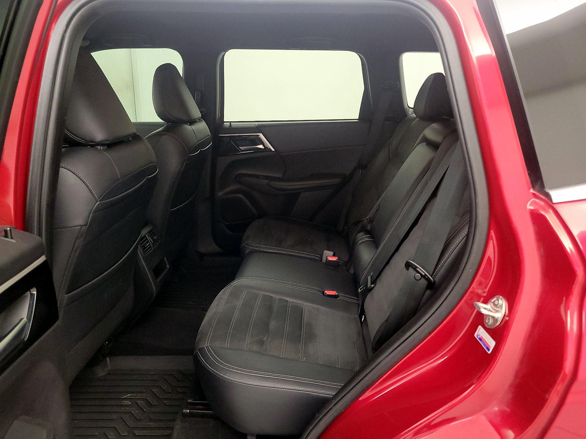 Thumbnail: 2024 Mitsubishi Outlander - 20