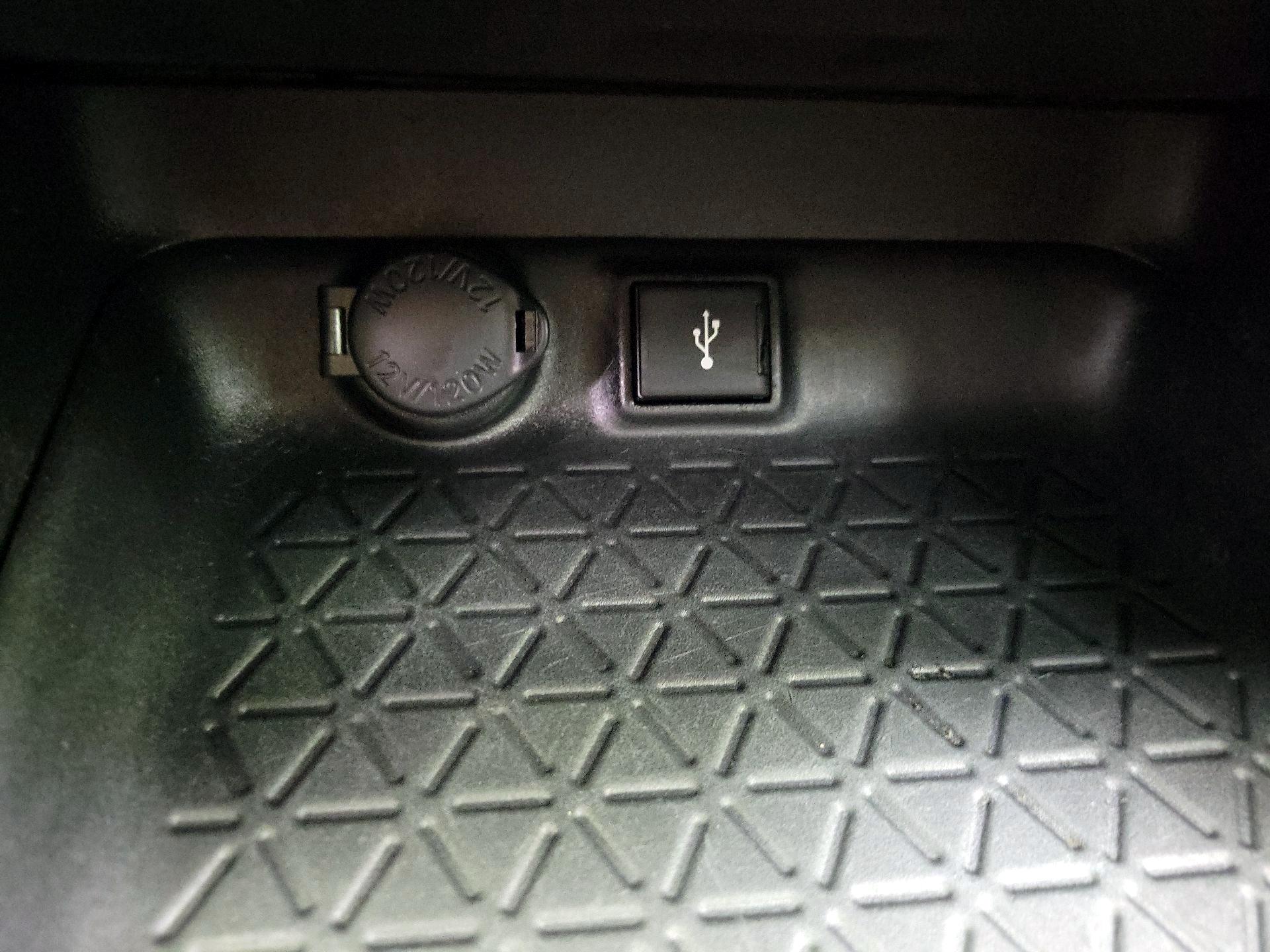 Thumbnail: 2022 Toyota RAV4 - 18