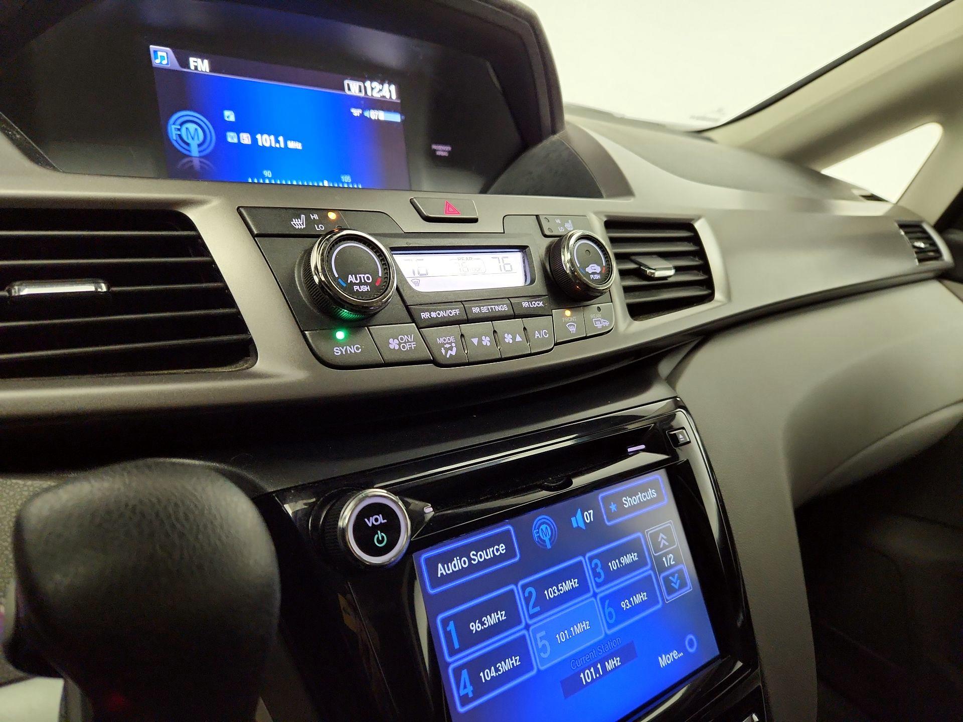 Thumbnail: 2015 Honda Odyssey - 16