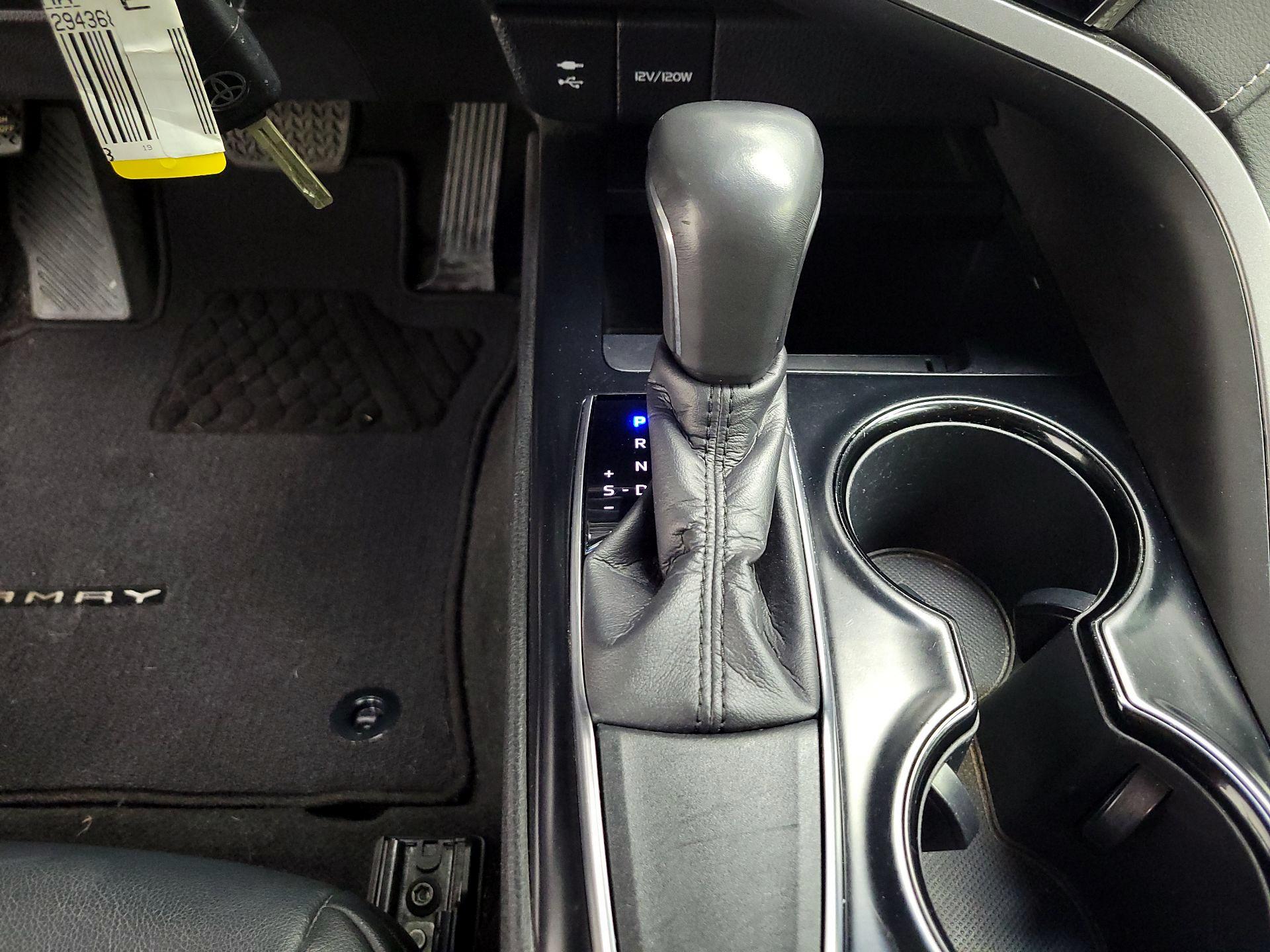 Thumbnail: 2019 Toyota Camry - 16