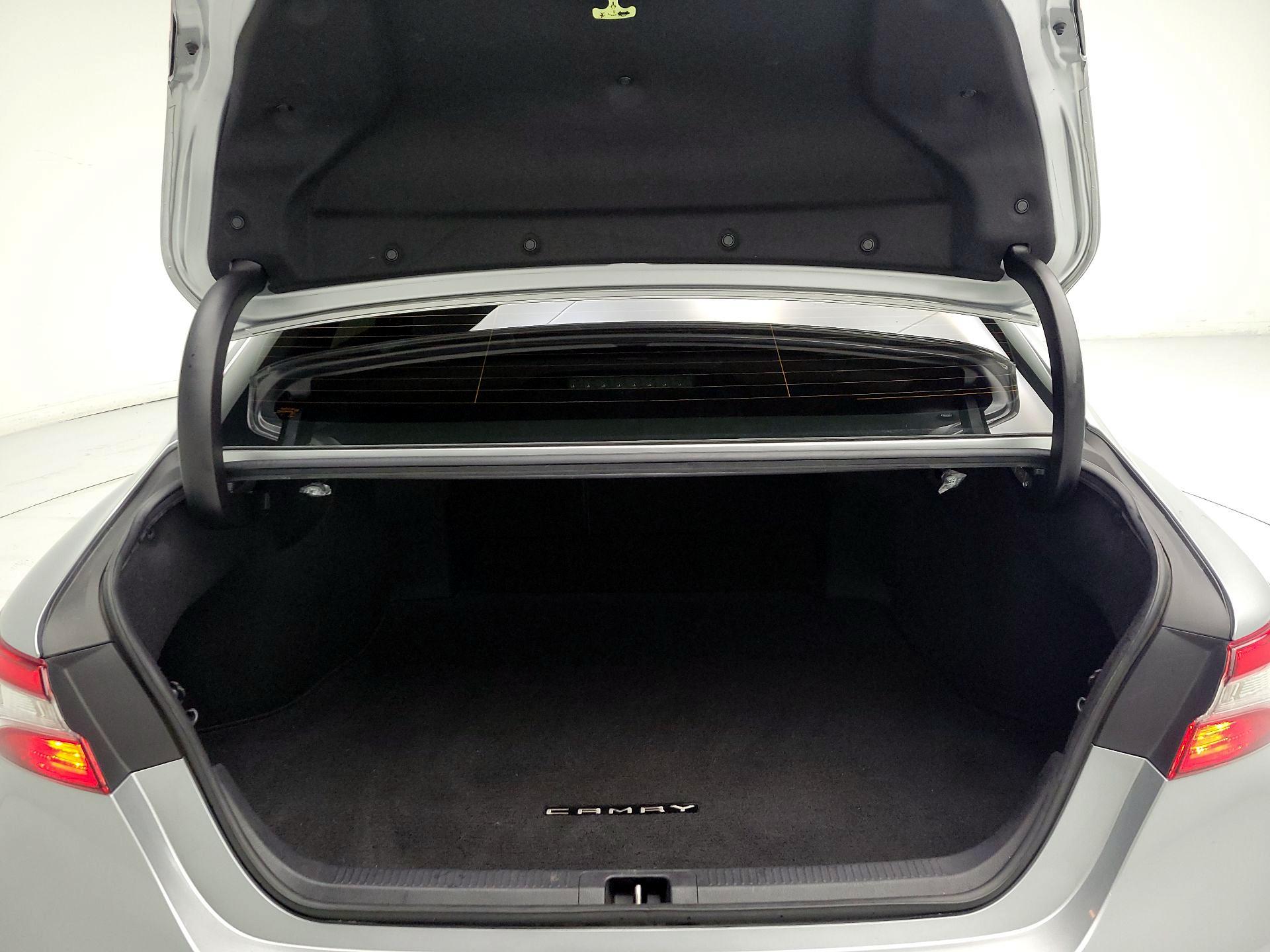 Thumbnail: 2019 Toyota Camry - 18