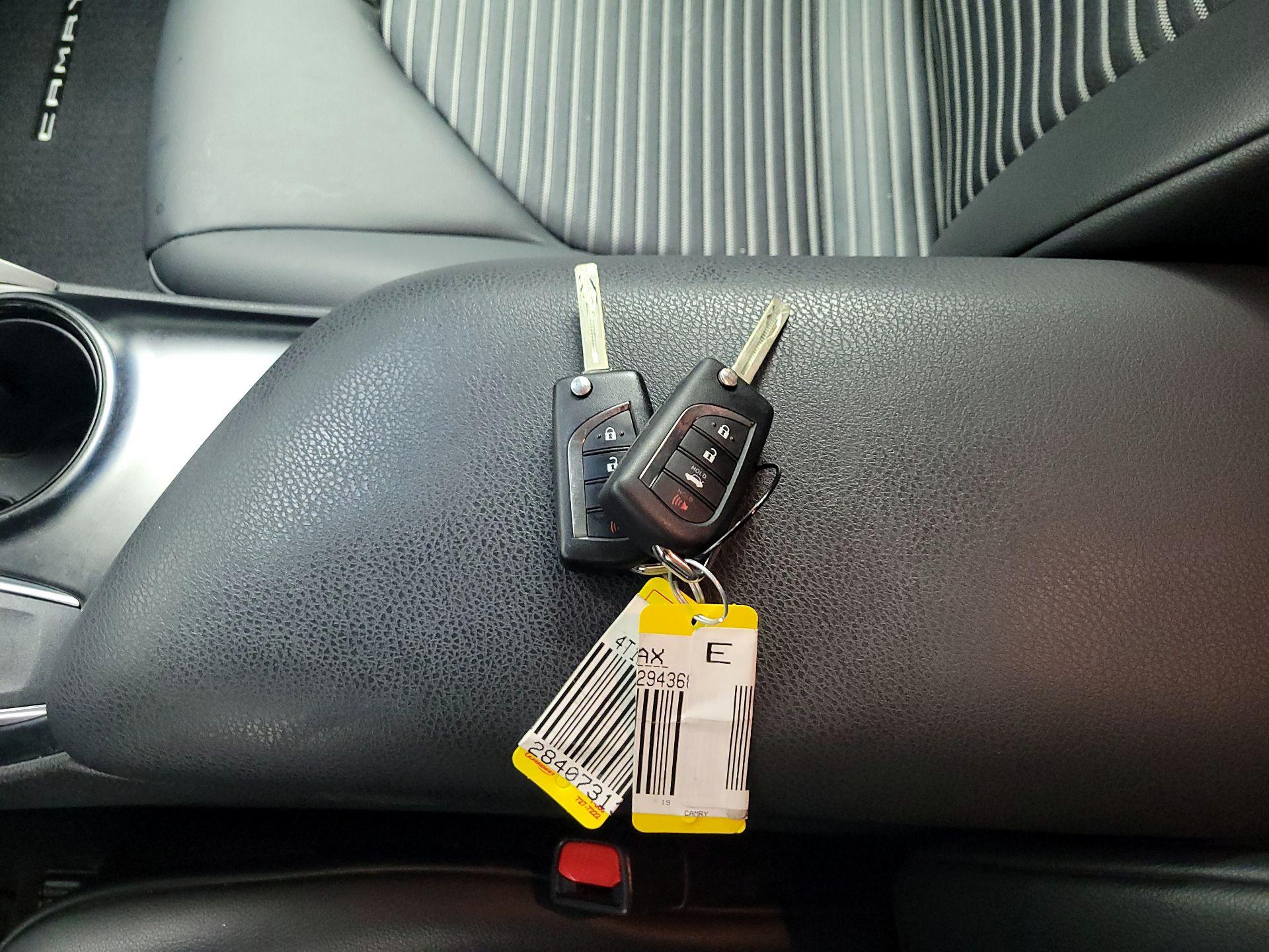 Thumbnail: 2019 Toyota Camry - 20