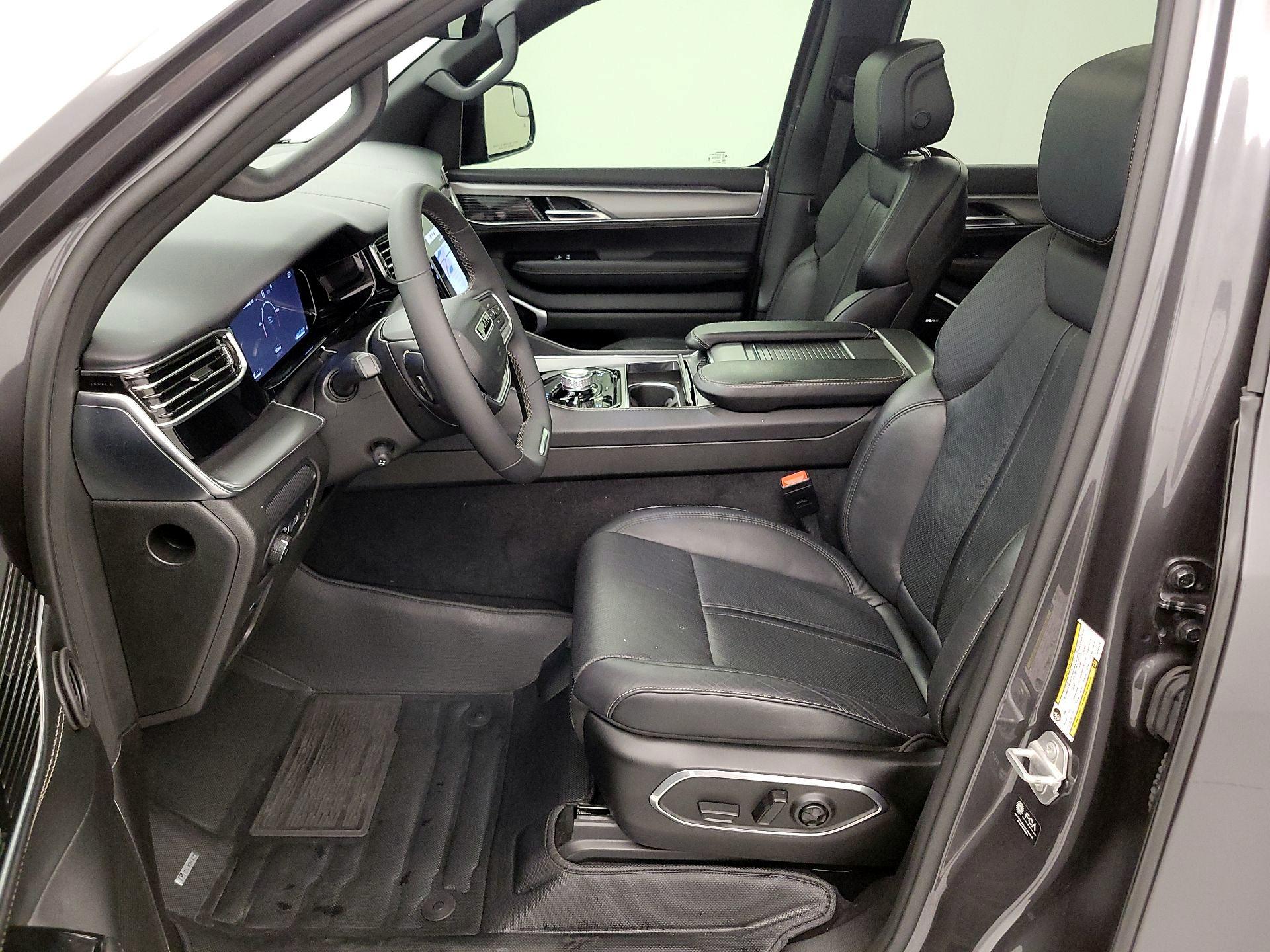 Thumbnail: 2024 Jeep Wagoneer - 11