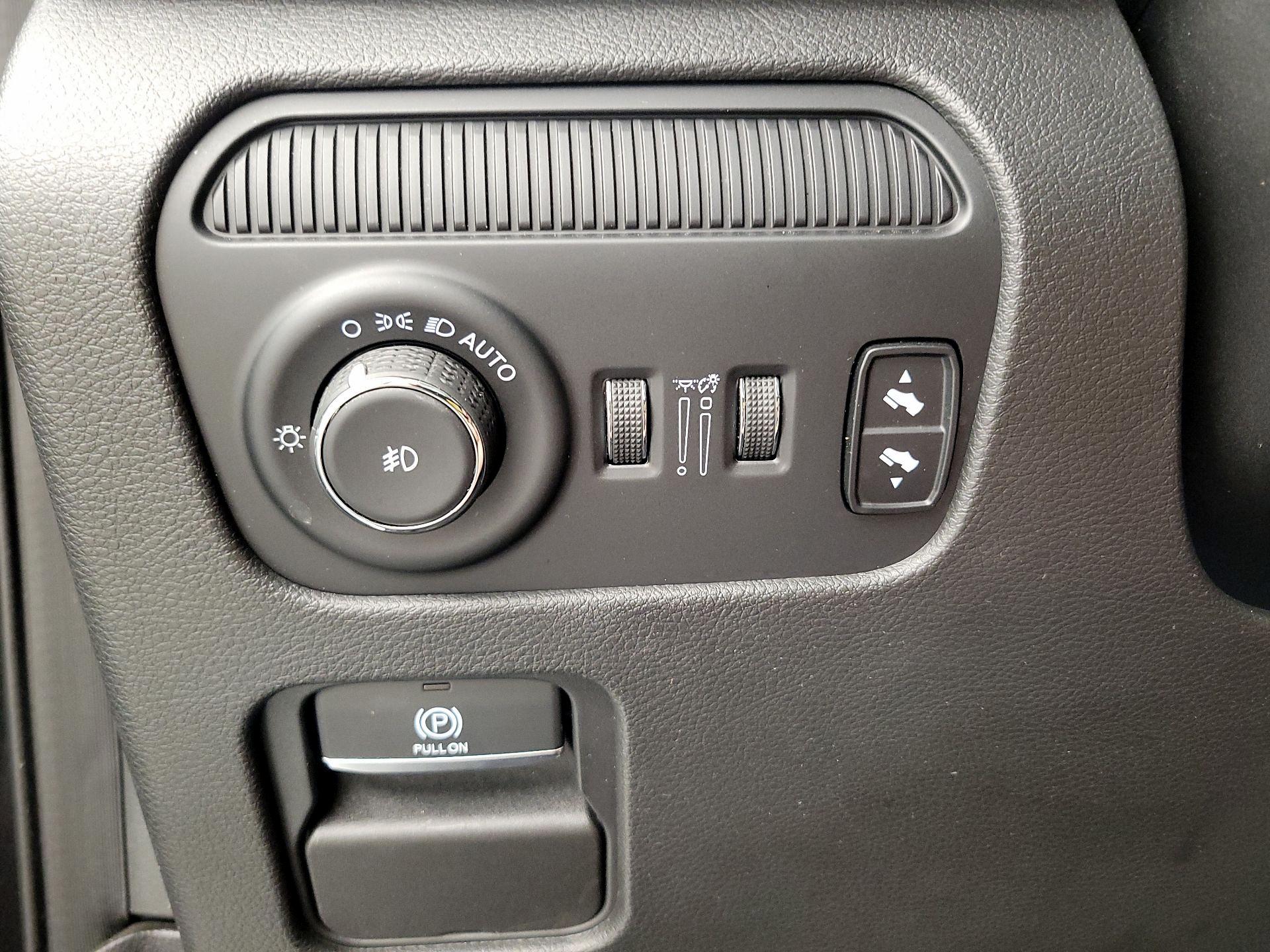 Thumbnail: 2024 Jeep Wagoneer - 13