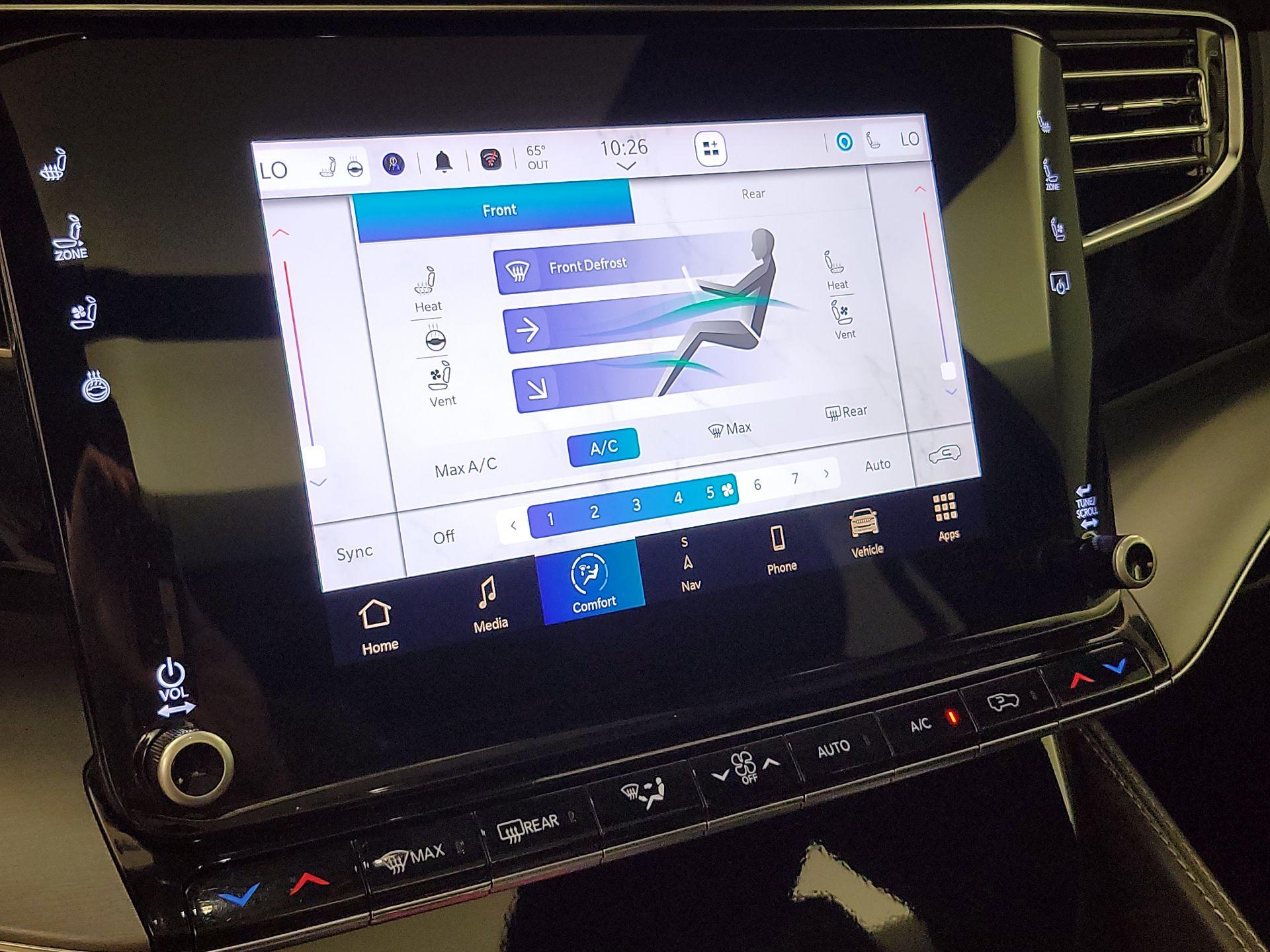 Thumbnail: 2024 Jeep Wagoneer - 17