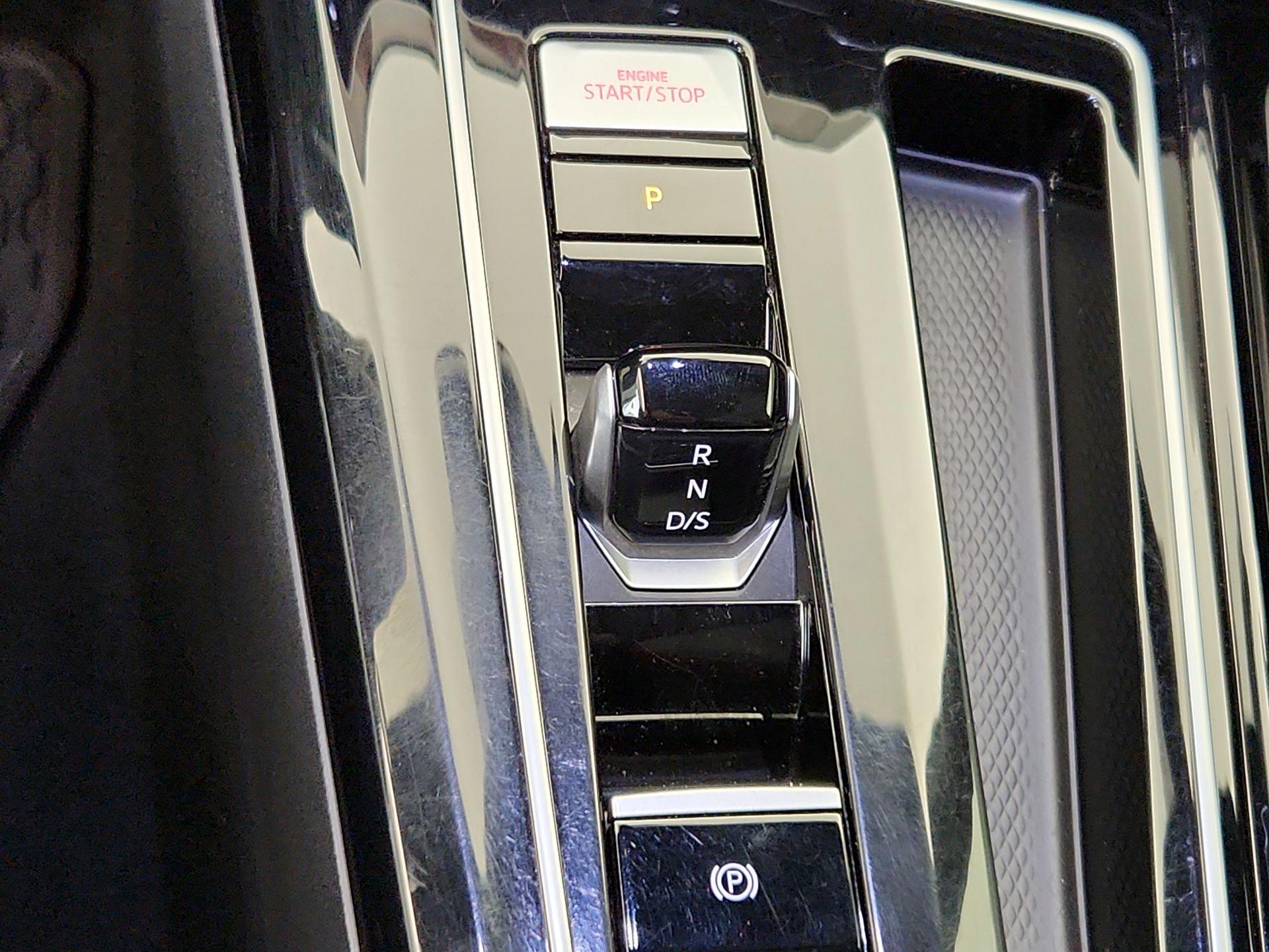 Thumbnail: 2023 Volkswagen Golf - 17