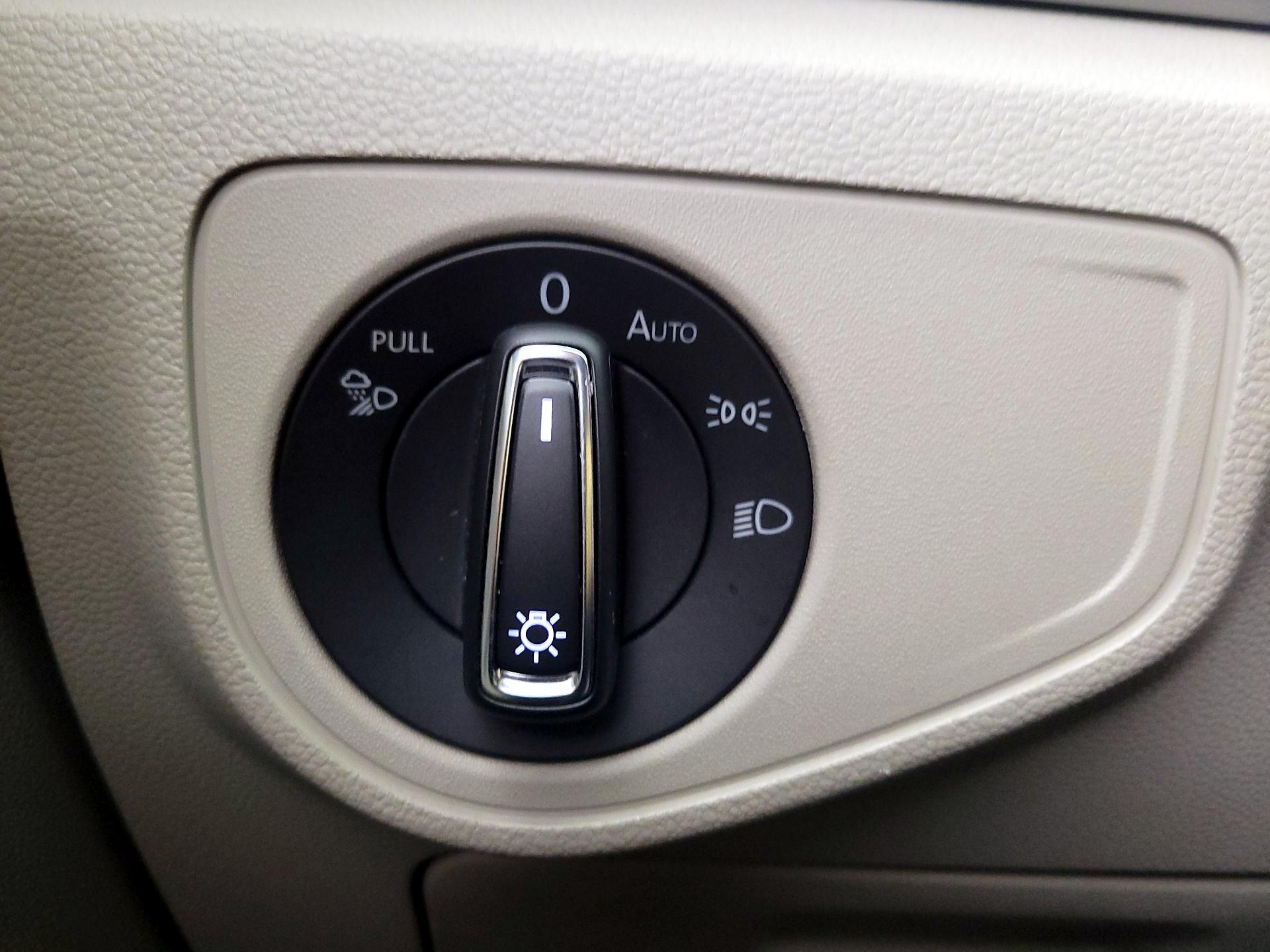 Thumbnail: 2021 Volkswagen Atlas - 13