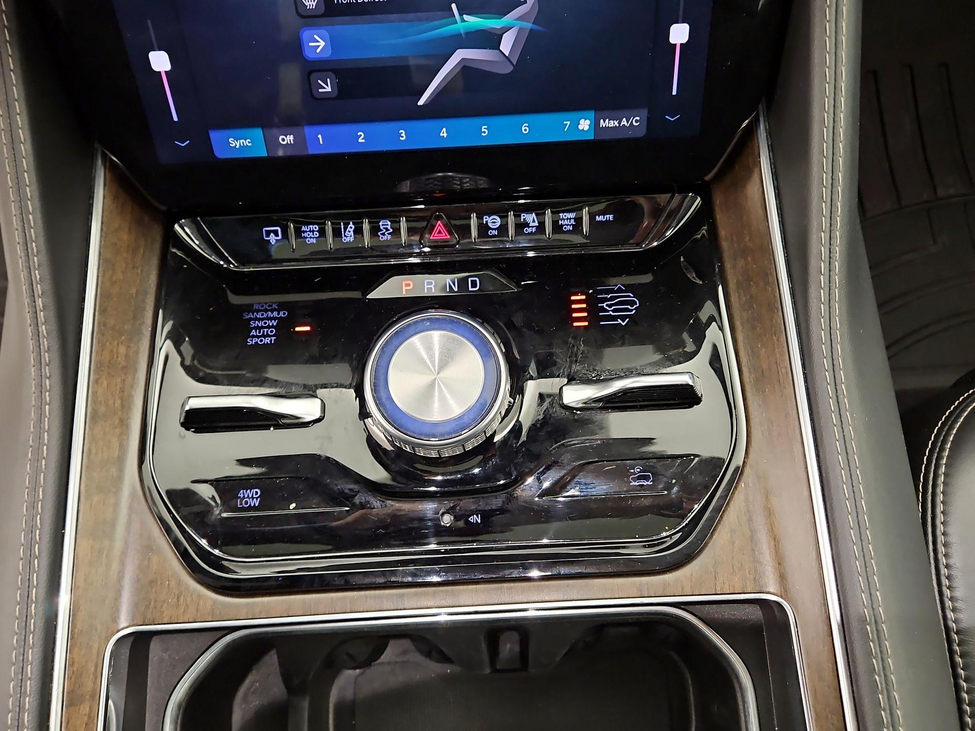 Thumbnail: 2022 Jeep Grand Wagoneer - 18