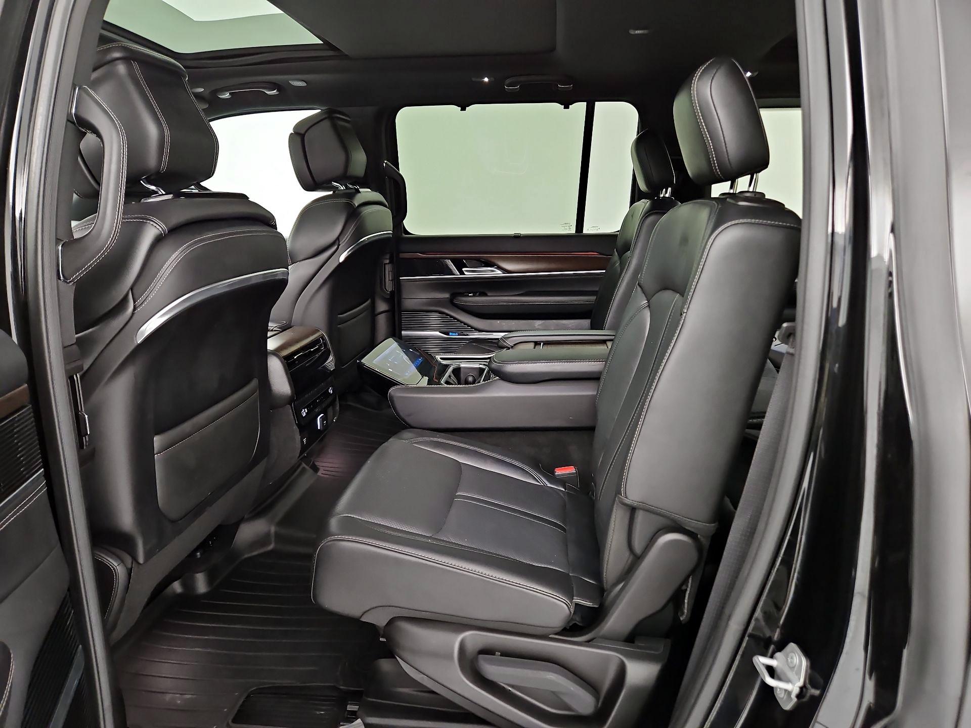 Thumbnail: 2022 Jeep Grand Wagoneer - 20