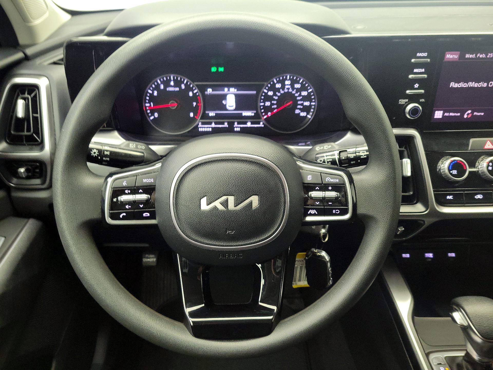 Thumbnail: 2023 Kia Sorento - 10