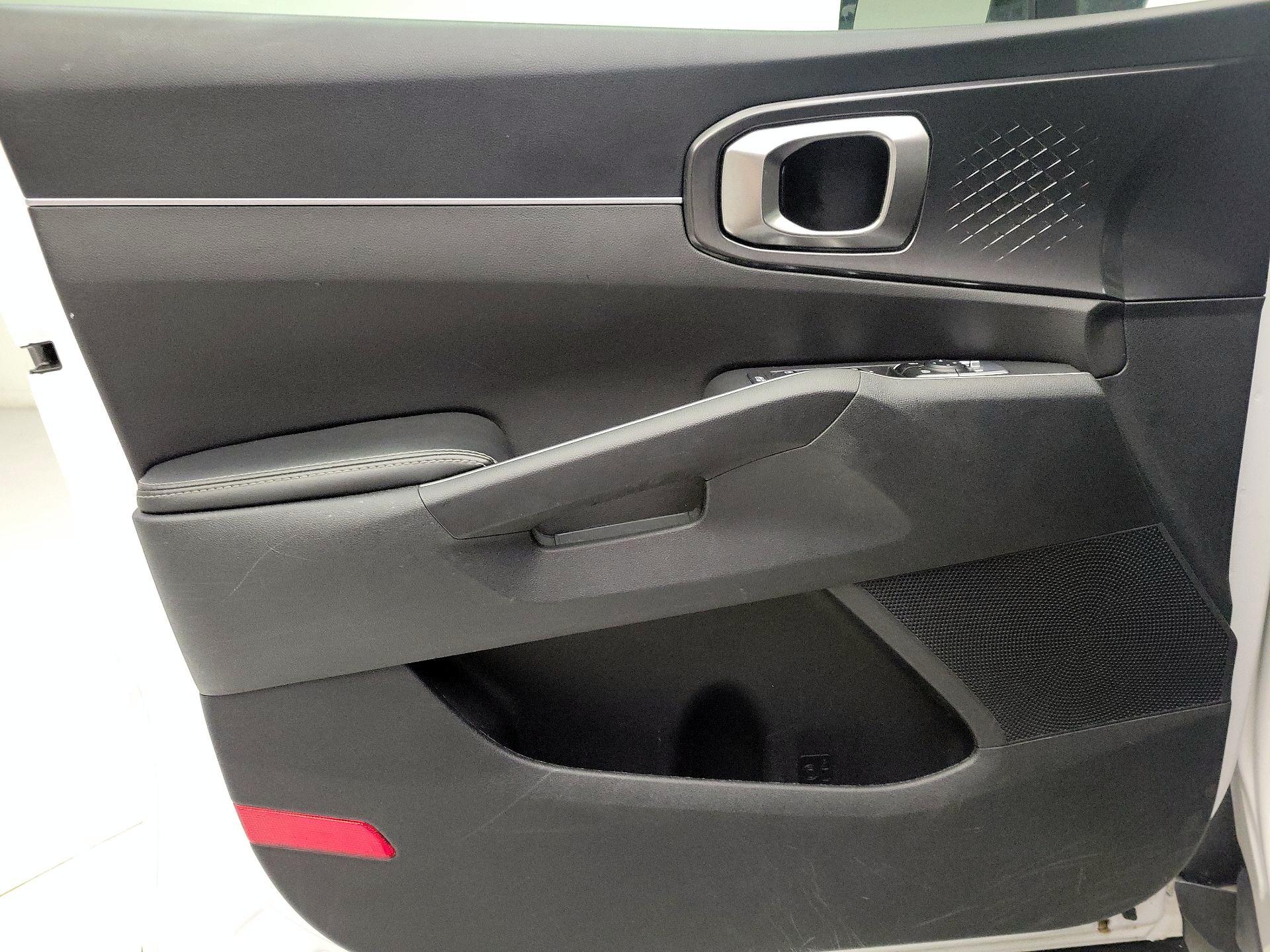 Thumbnail: 2023 Kia Sorento - 12