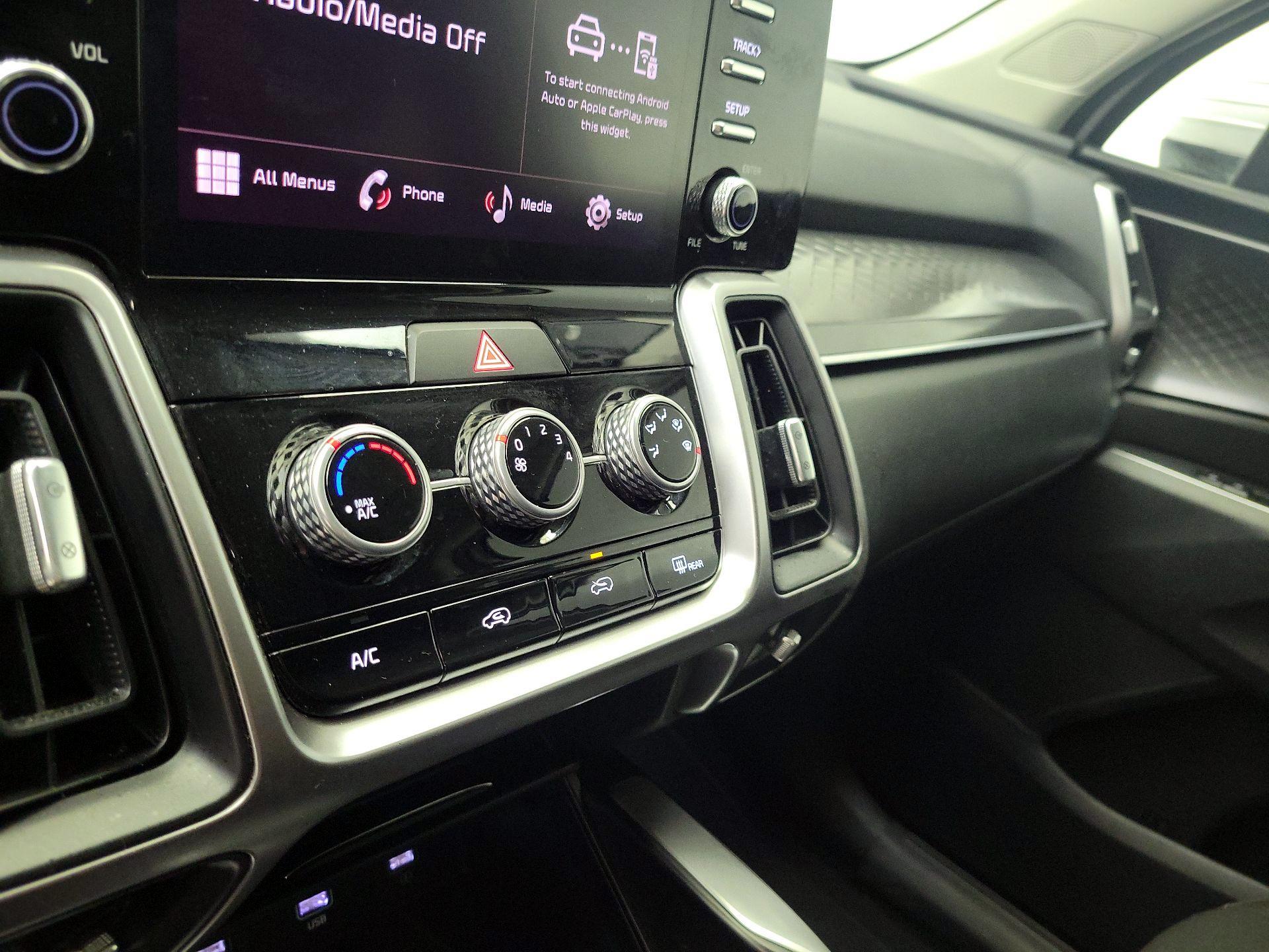 Thumbnail: 2023 Kia Sorento - 16