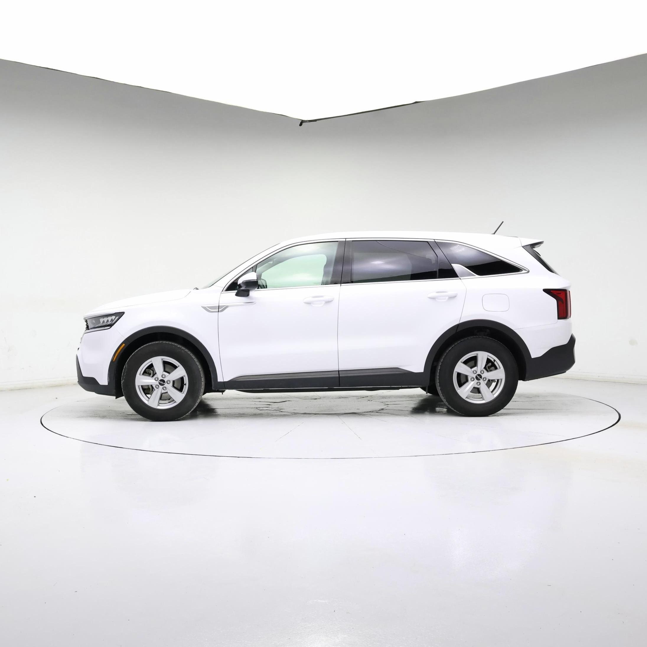 Thumbnail: 2023 Kia Sorento - 3