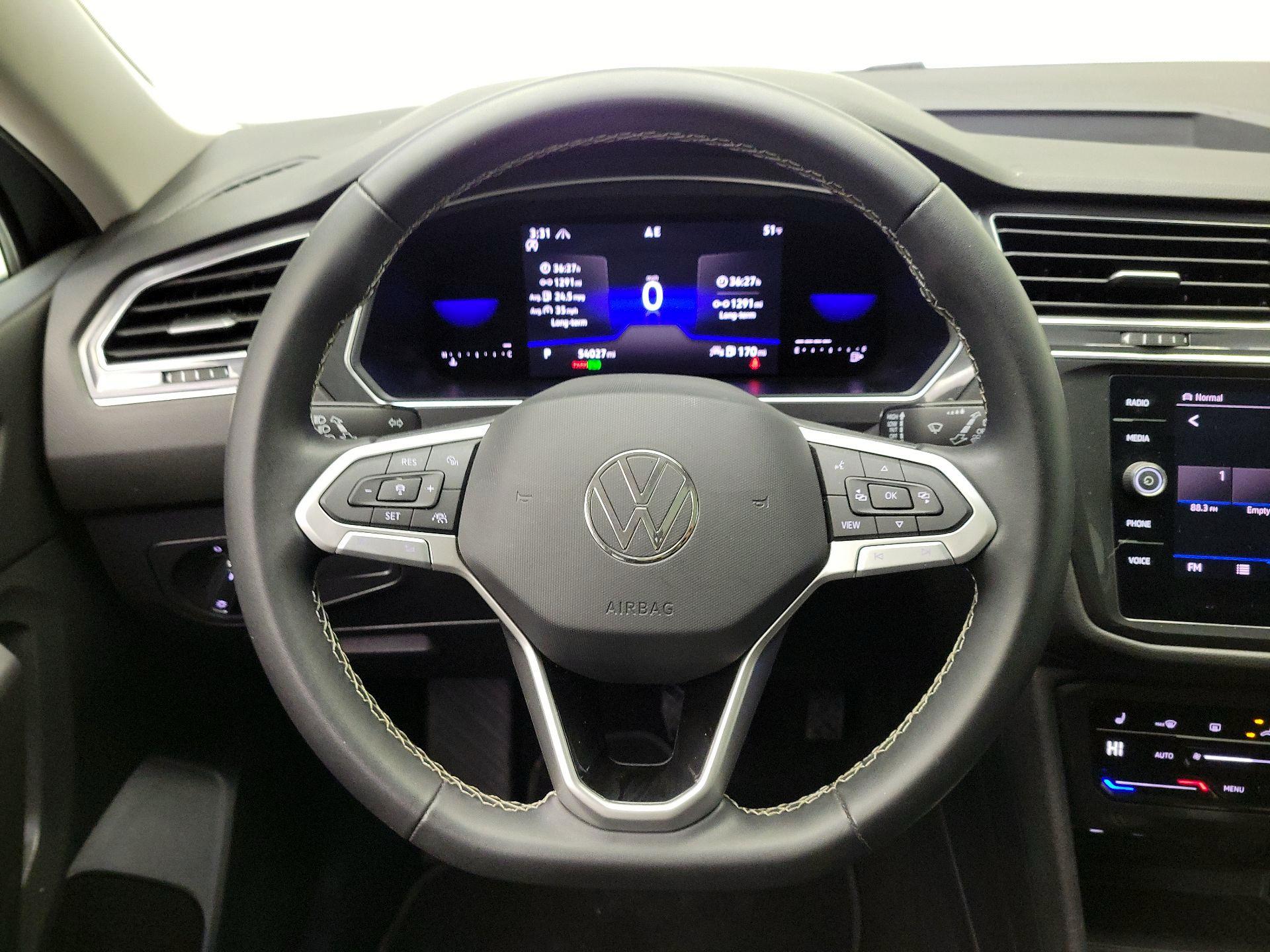 Thumbnail: 2023 Volkswagen Tiguan - 10