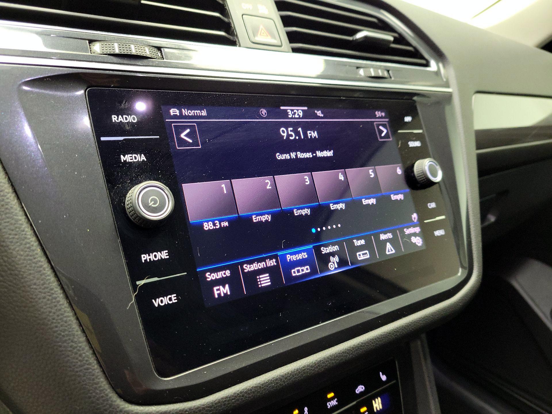 Thumbnail: 2023 Volkswagen Tiguan - 14